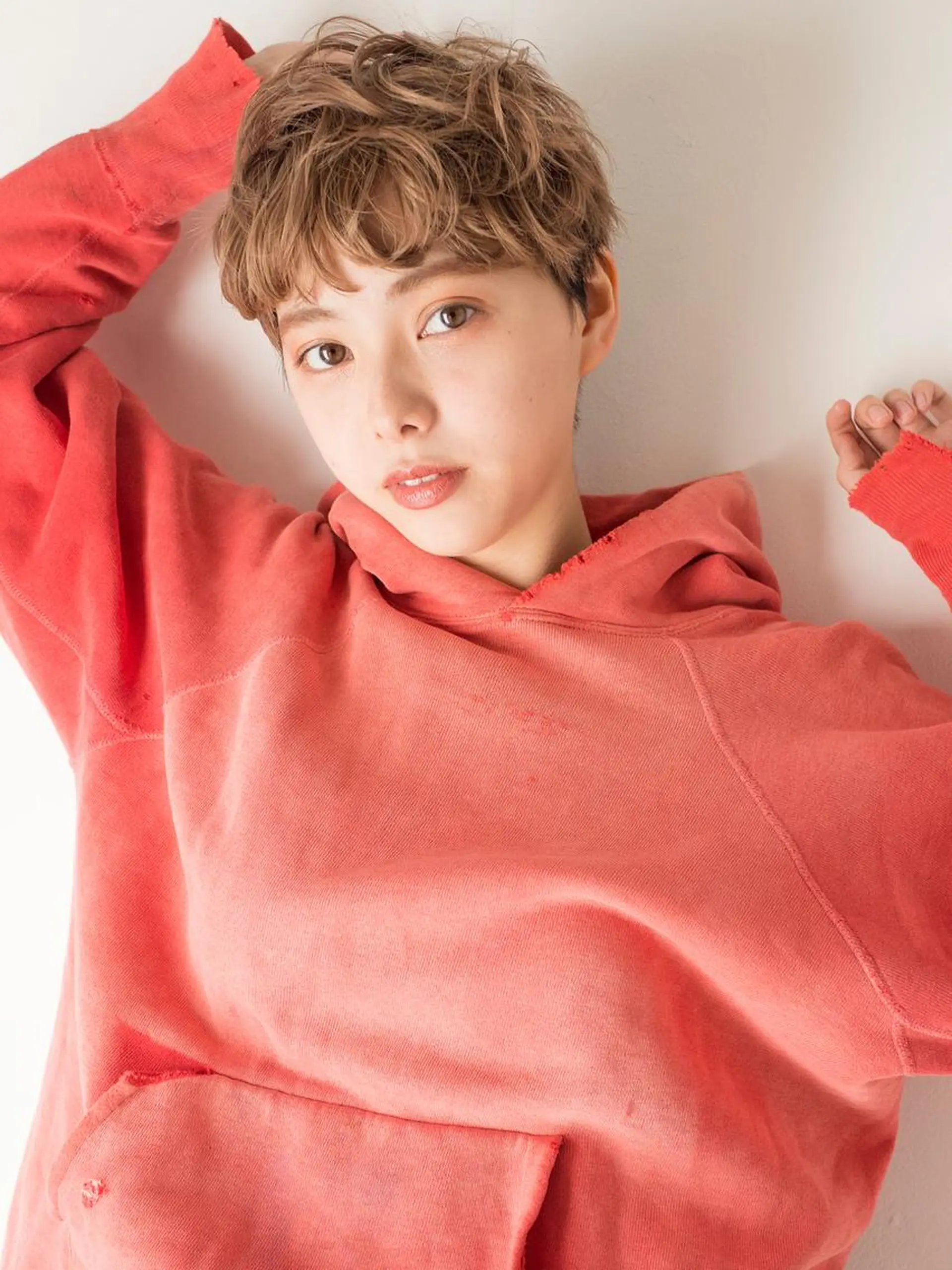 ショート 前下がりボブ ベリーショート アッシュ ボブ くせ毛 カット ヘアカラー トリートメント 💓パーマ，💗 レイヤーカットのヘアスタイル