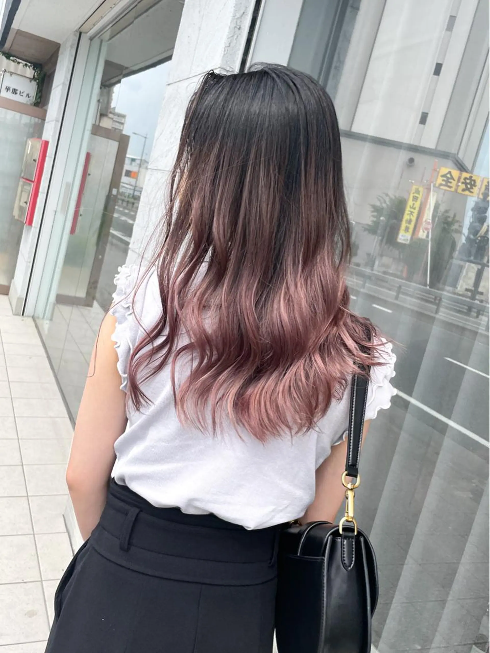セミロング 岸川 恭子のヘアスタイル