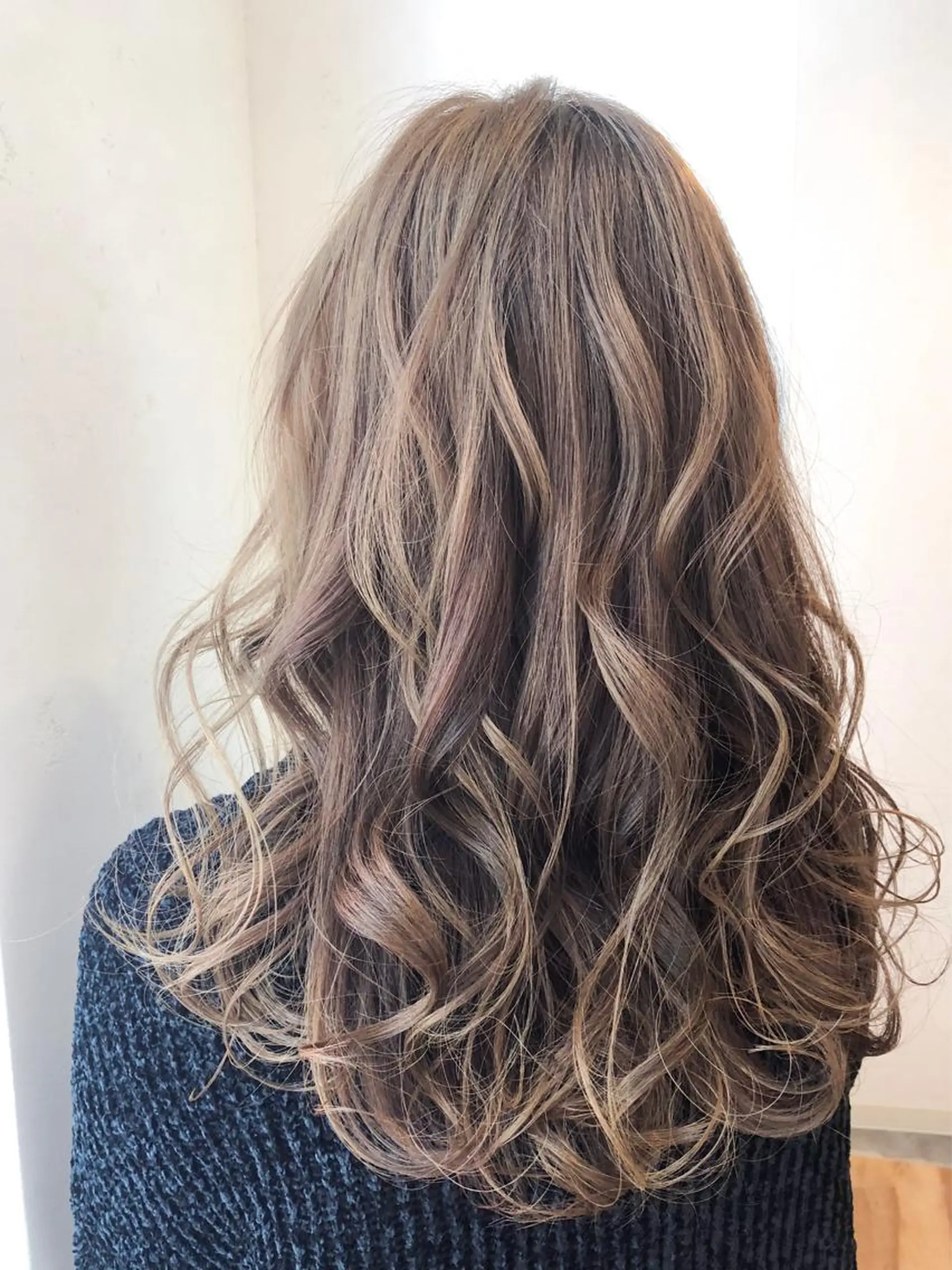 ロング カラー ベージュカラー TOWA 野村　コウダイのヘアスタイル