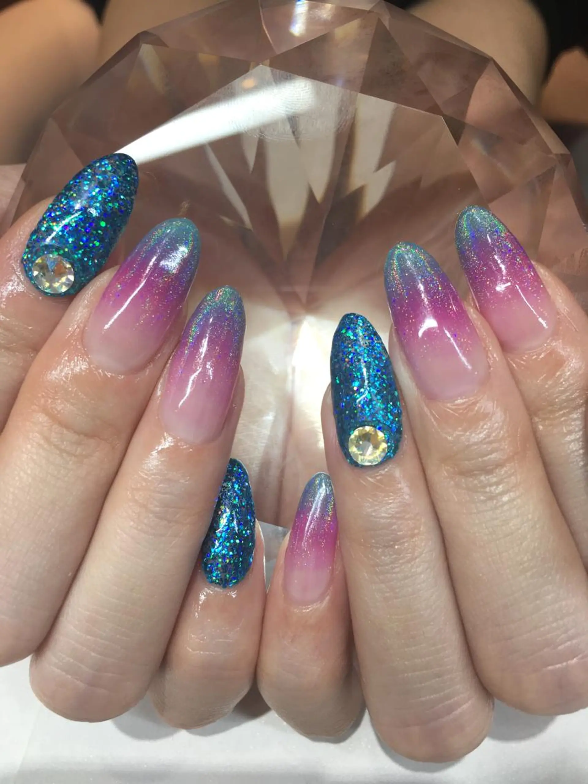 ネイル グラデーション キラキラネイル ハンドネイル glow_ nailのネイルデザイン