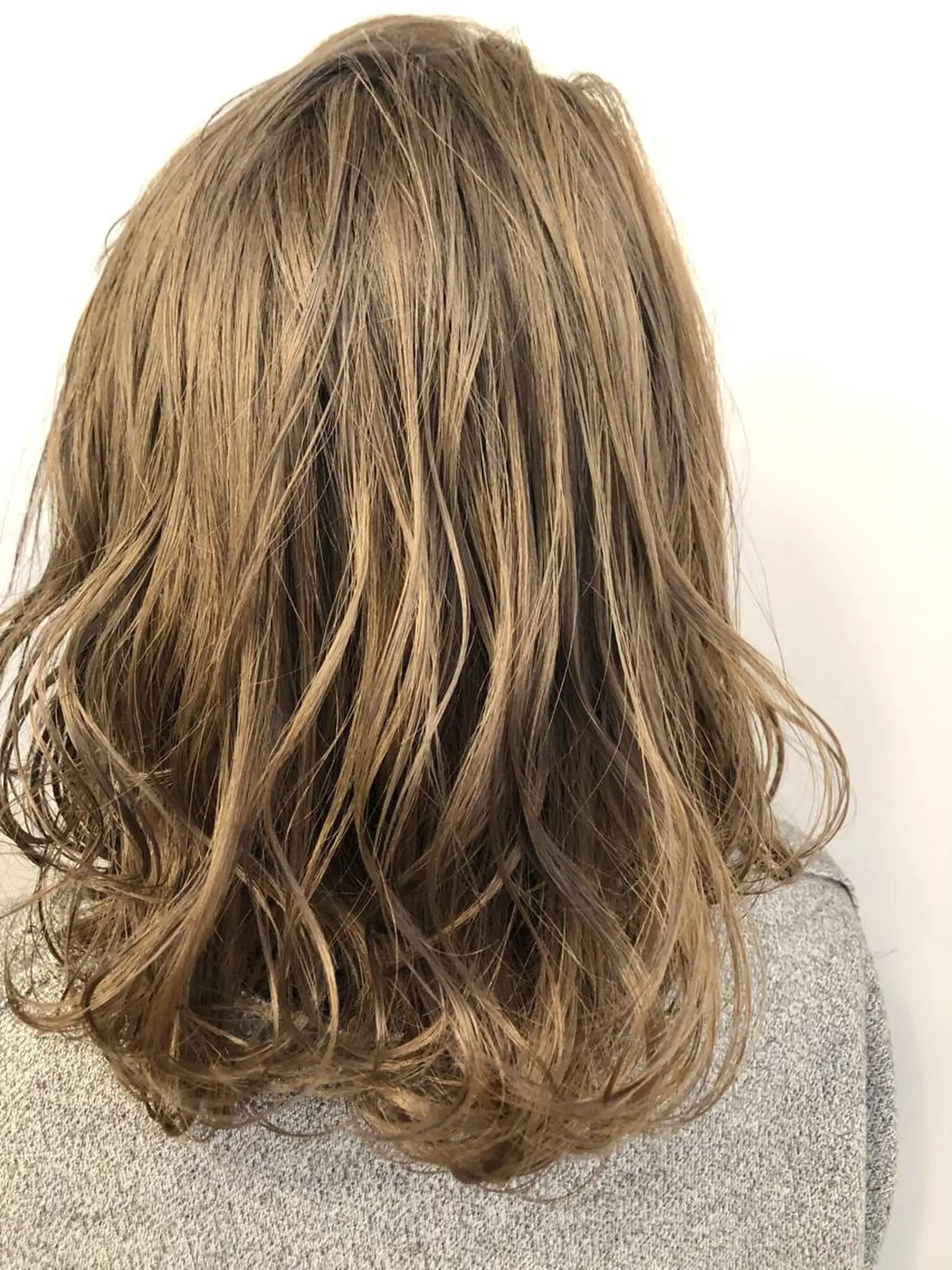 ミディアム カラー 岡田 拓也のヘアスタイル