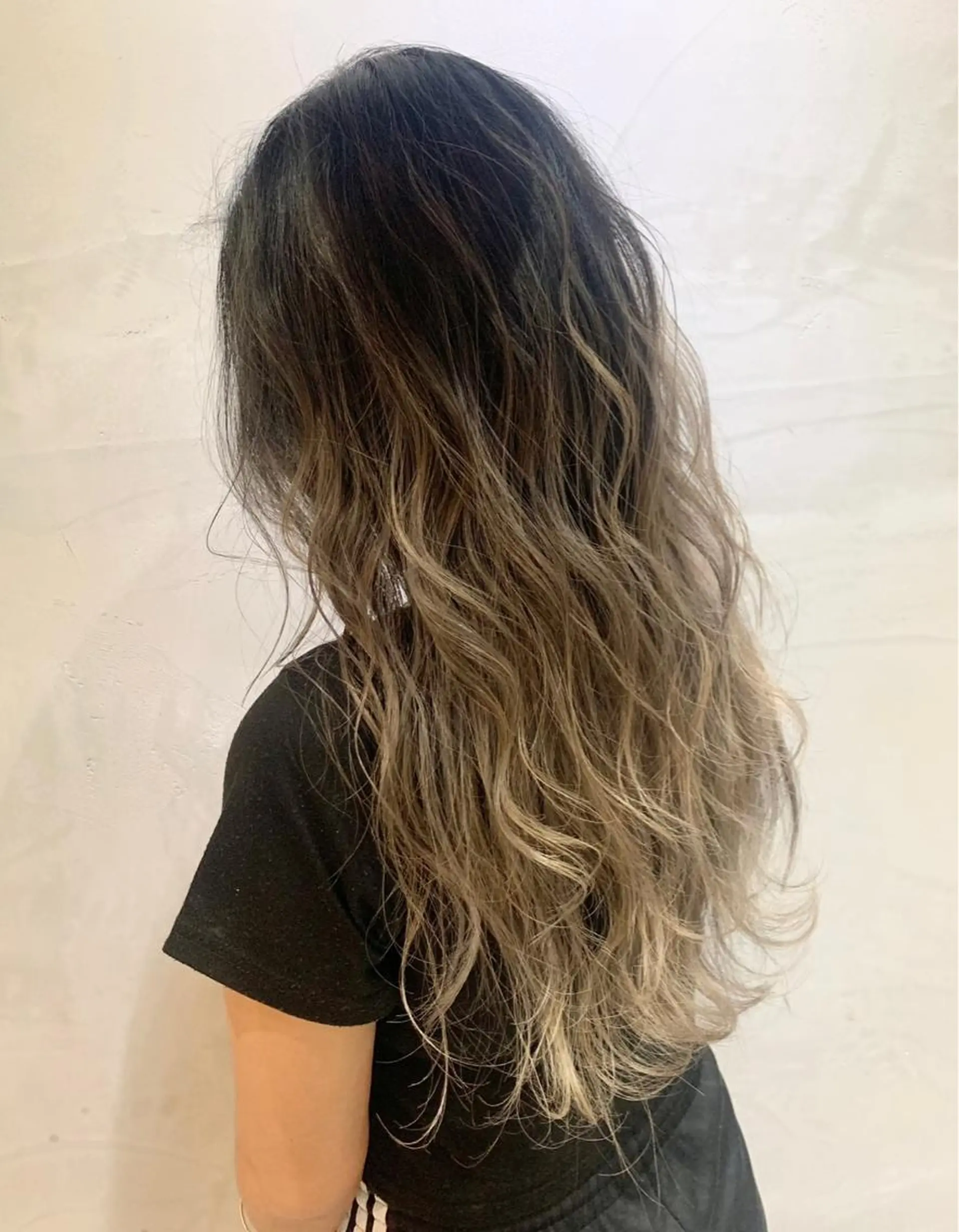 ロング カラー バレイヤージュ グラデーションカラー レイヤーカット etora 目黒のヘアスタイル