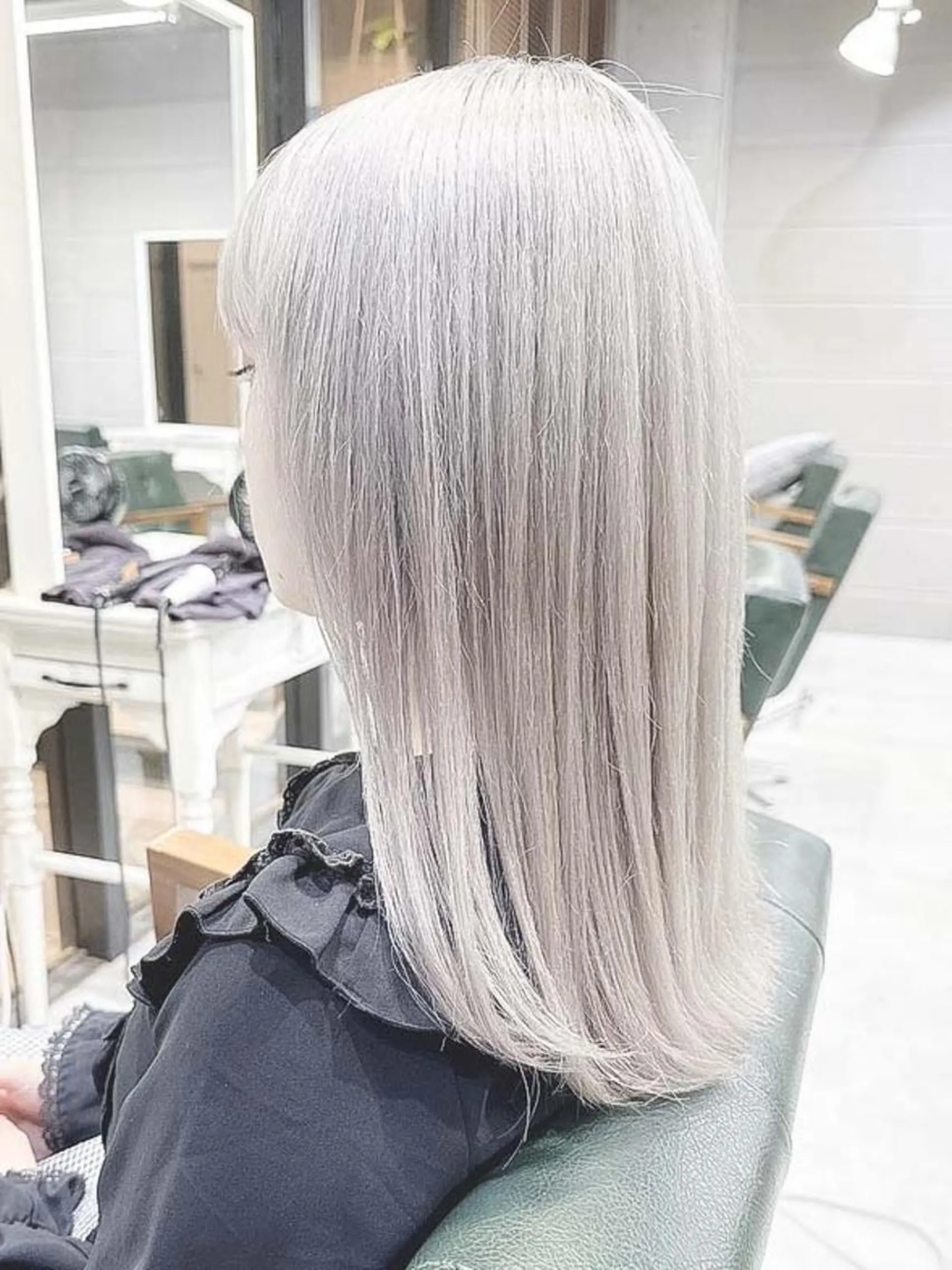 セミロング カラー ヘアアレンジ ブリーチ ケアブリーチ 透明感カラー デザインカラー ハイトーンカラー Days 透明感カラーのヘアスタイル