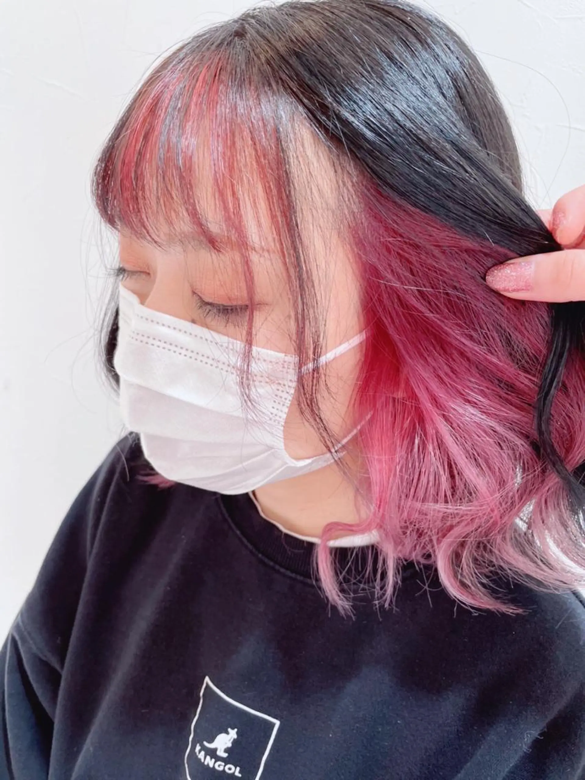 ミディアム カラー カシス デザインカラー インナーカラー ピンクカラー ヘアカラー トリートメント ARISA🦋推し・ アニメカラー/派手髪のヘアスタイル