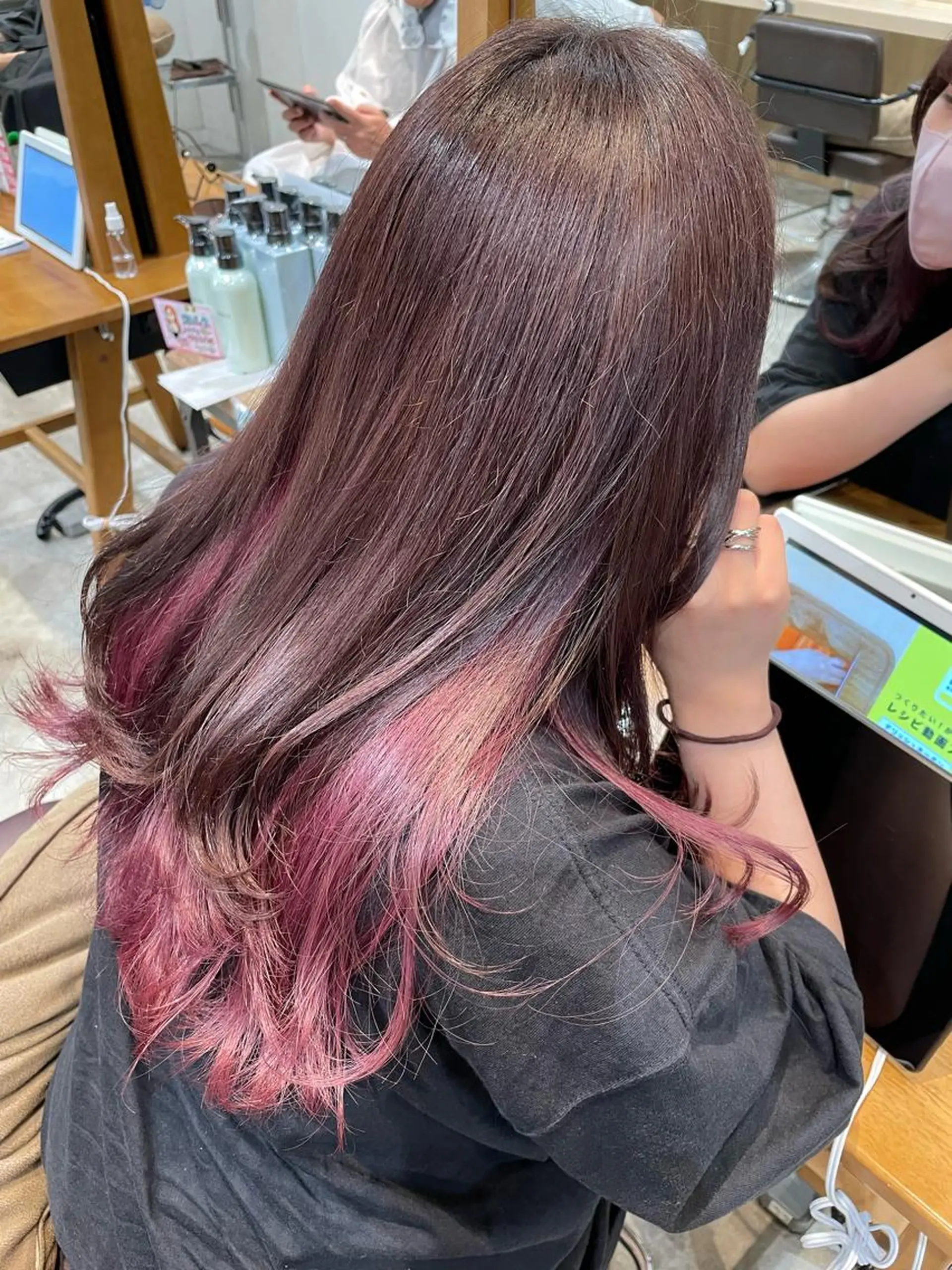 ロング カラー シールエクステ/ ブリーチカラーのヘアスタイル