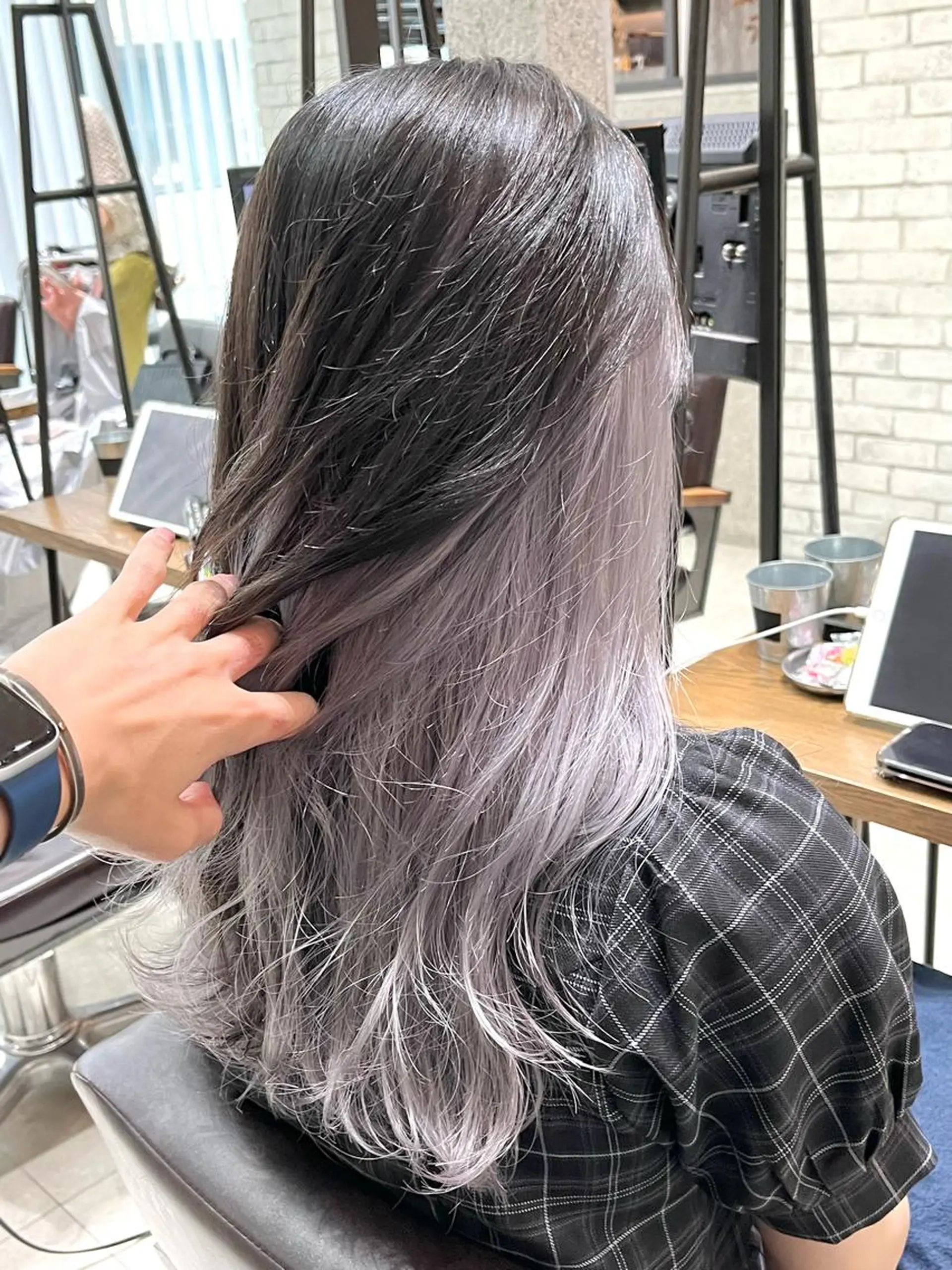 ロング カラー アディクシーカラー アッシュ ベージュカラー ブルーカラー 透明感カラー ヘアカラー 🌈外国風ハイライト こうたろうのヘアスタイル