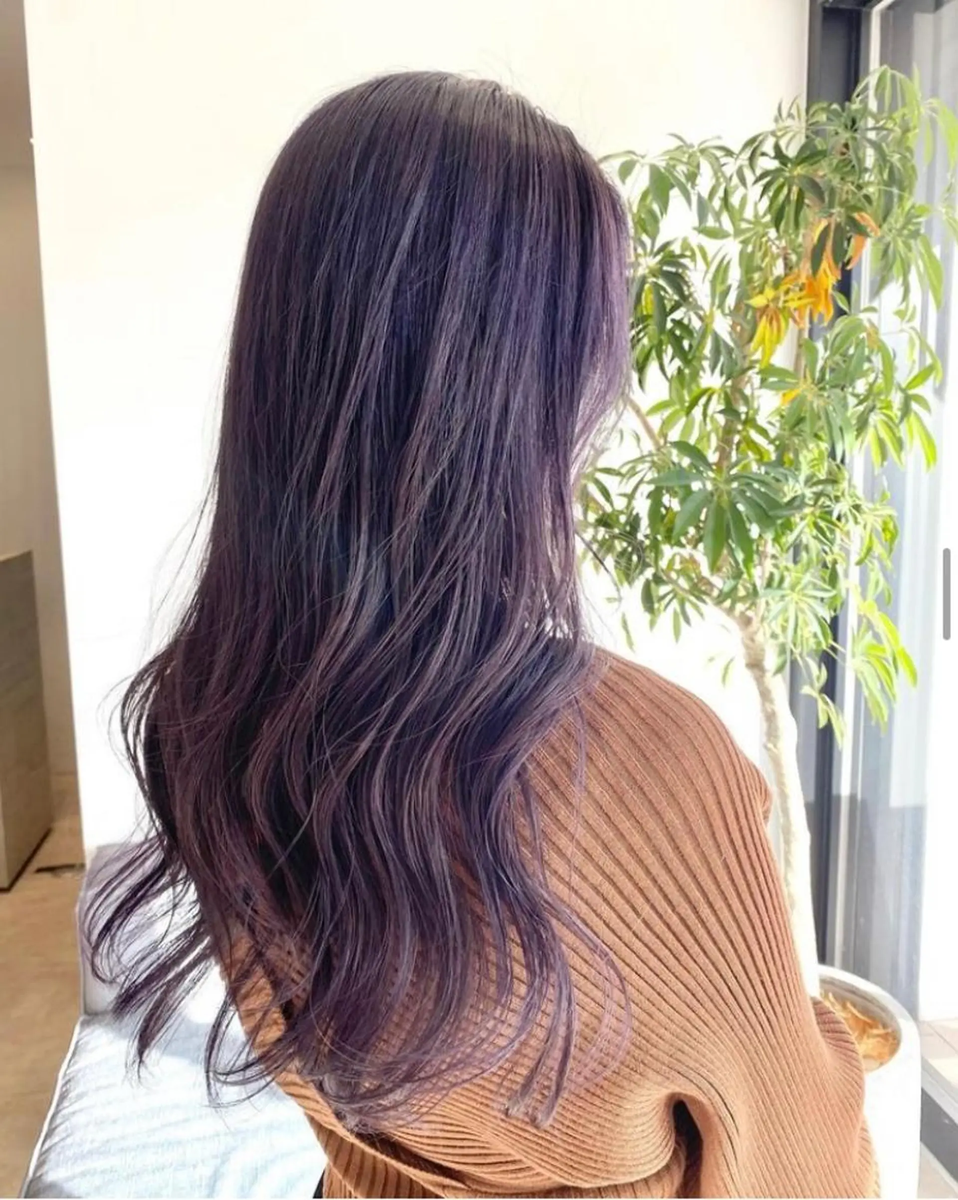 ロング カラー ブリーチ パープルカラー サキ🤍ハイトーン 🩰くびれ巻きヘアのヘアスタイル