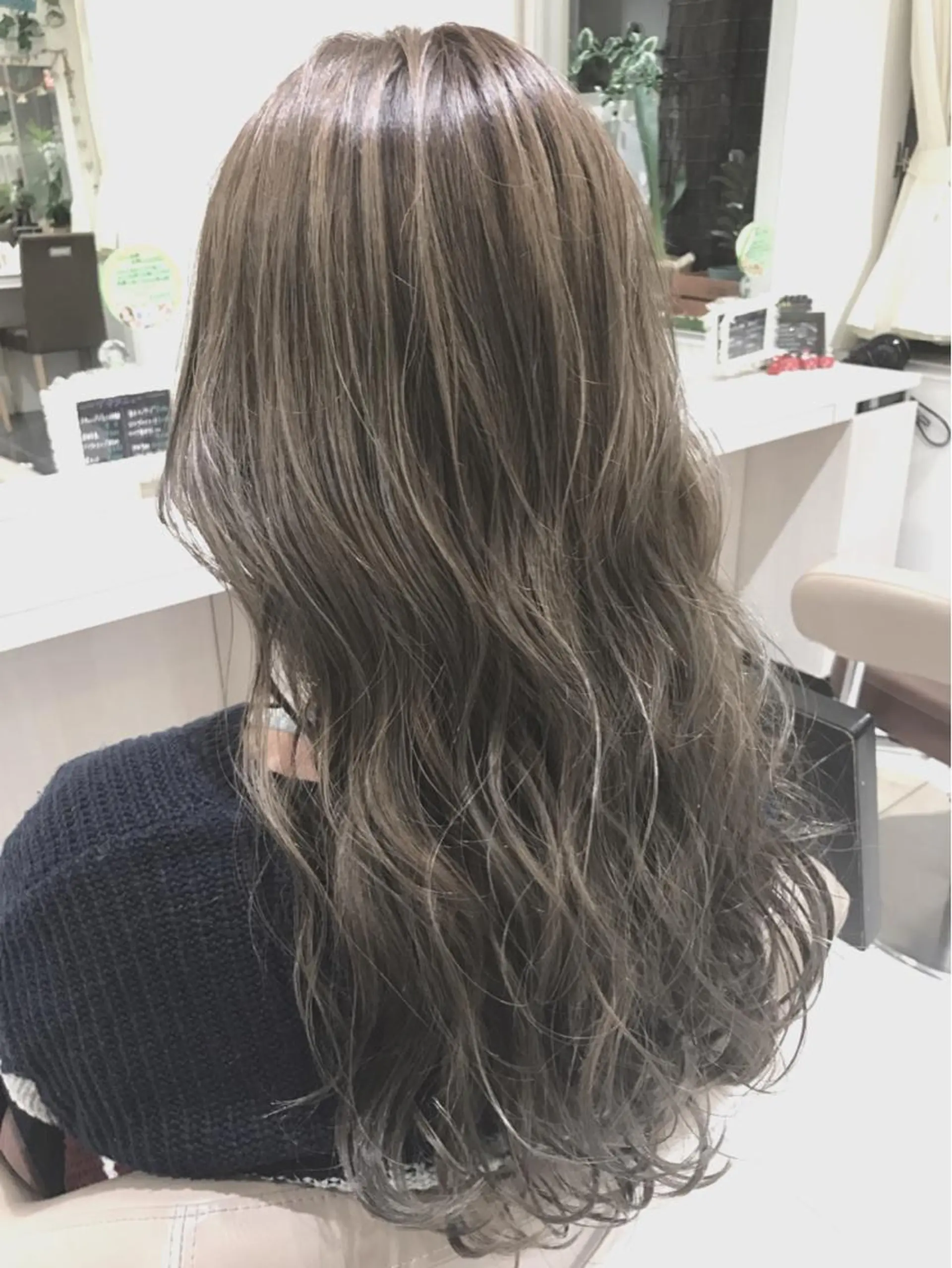 セミロング カラー ブリーチ 透明感カラー グレージュ ハイライトカラー イルミナカラー 山崎俊輔/髪質改善 /バレイヤージュのヘアスタイル