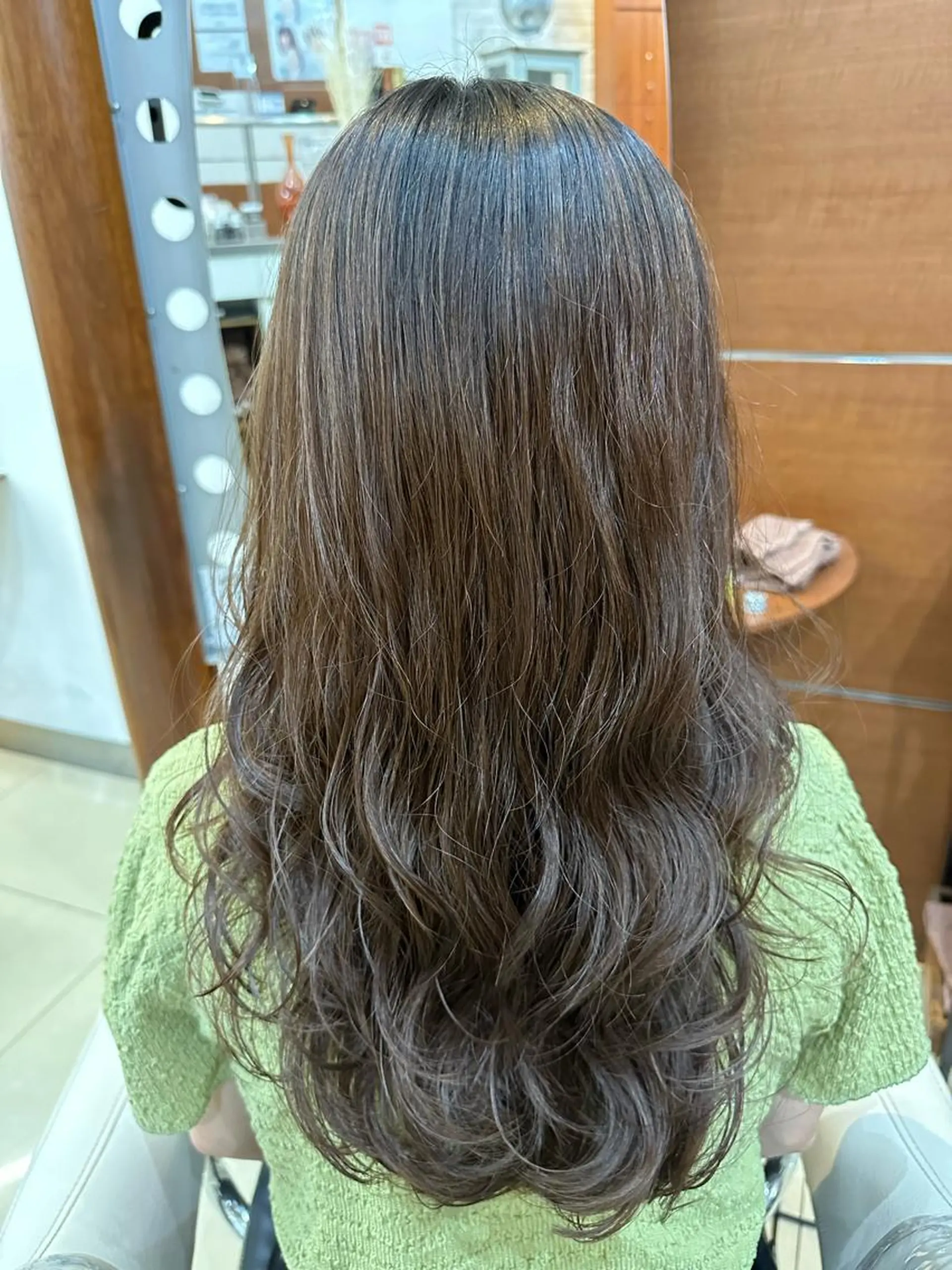 ロング アッシュ 髪質改善 韓国風ヘア 縮毛矯正 カット パーマ トリートメント コテ巻き風パーマ/ 髪質改善/河島恭平のヘアスタイル