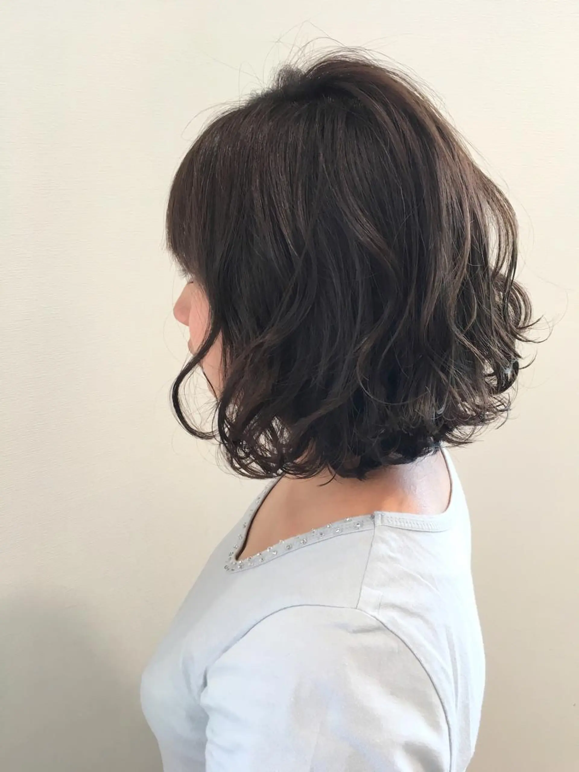 ショート カラー アッシュ ボブ レイヤーカット 外ハネヘア ディレクター ノナカのヘアスタイル