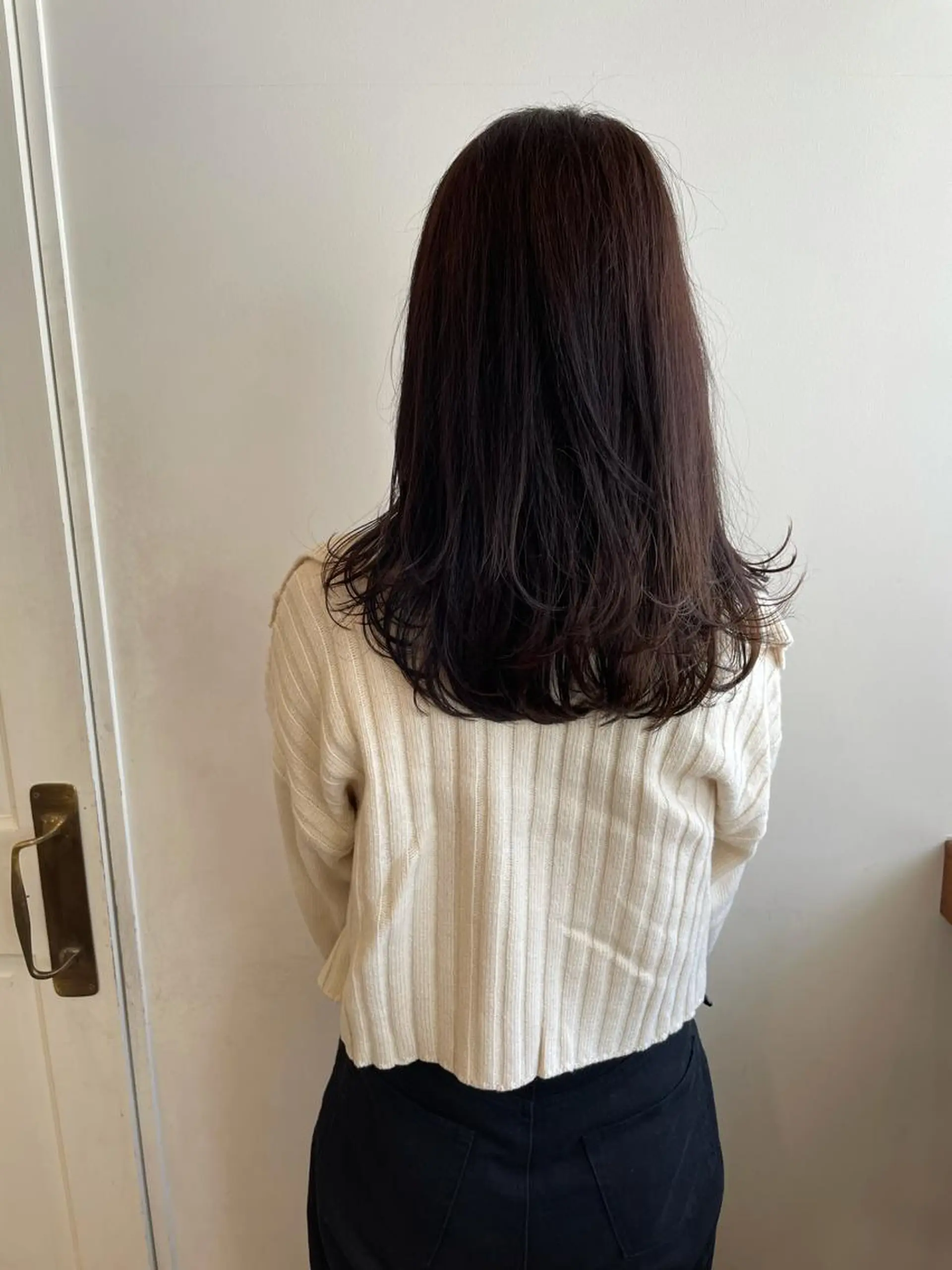 セミロング カラー ヘアカラー トリートメント MIOベージュカラー 柔らかいカラーのヘアスタイル