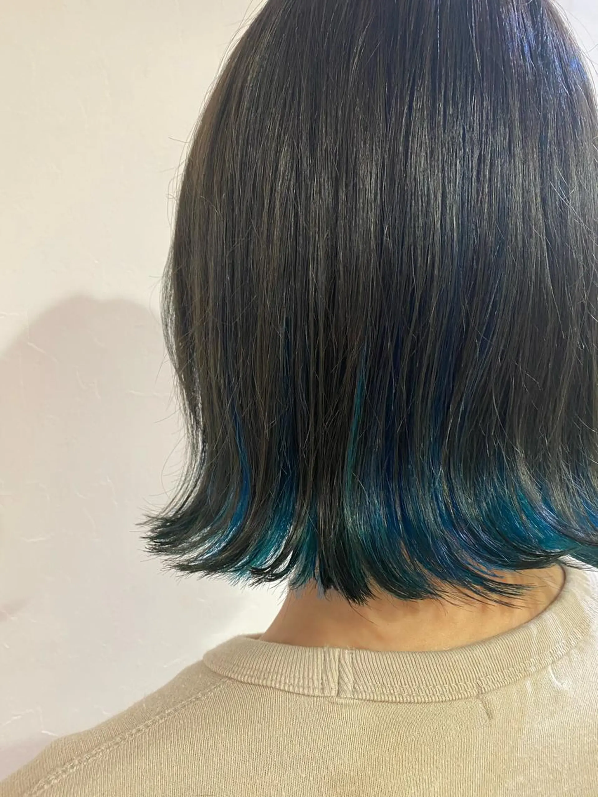 カラー ブルーカラー ヘアカラー 伊藤 かなのヘアスタイル