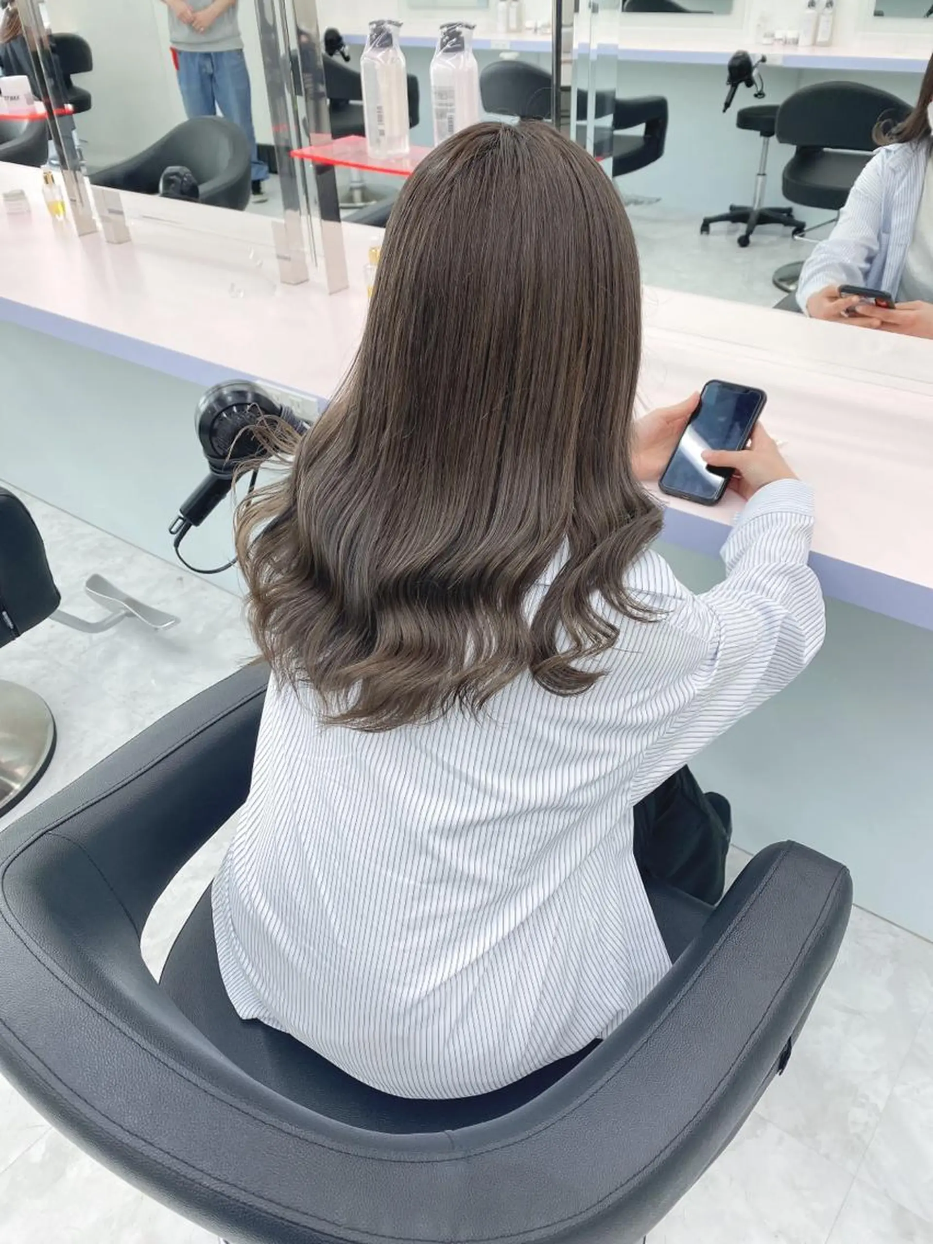 セミロング カラー 💕コテ巻き風パーマ 💕KEIYA 💕のヘアスタイル