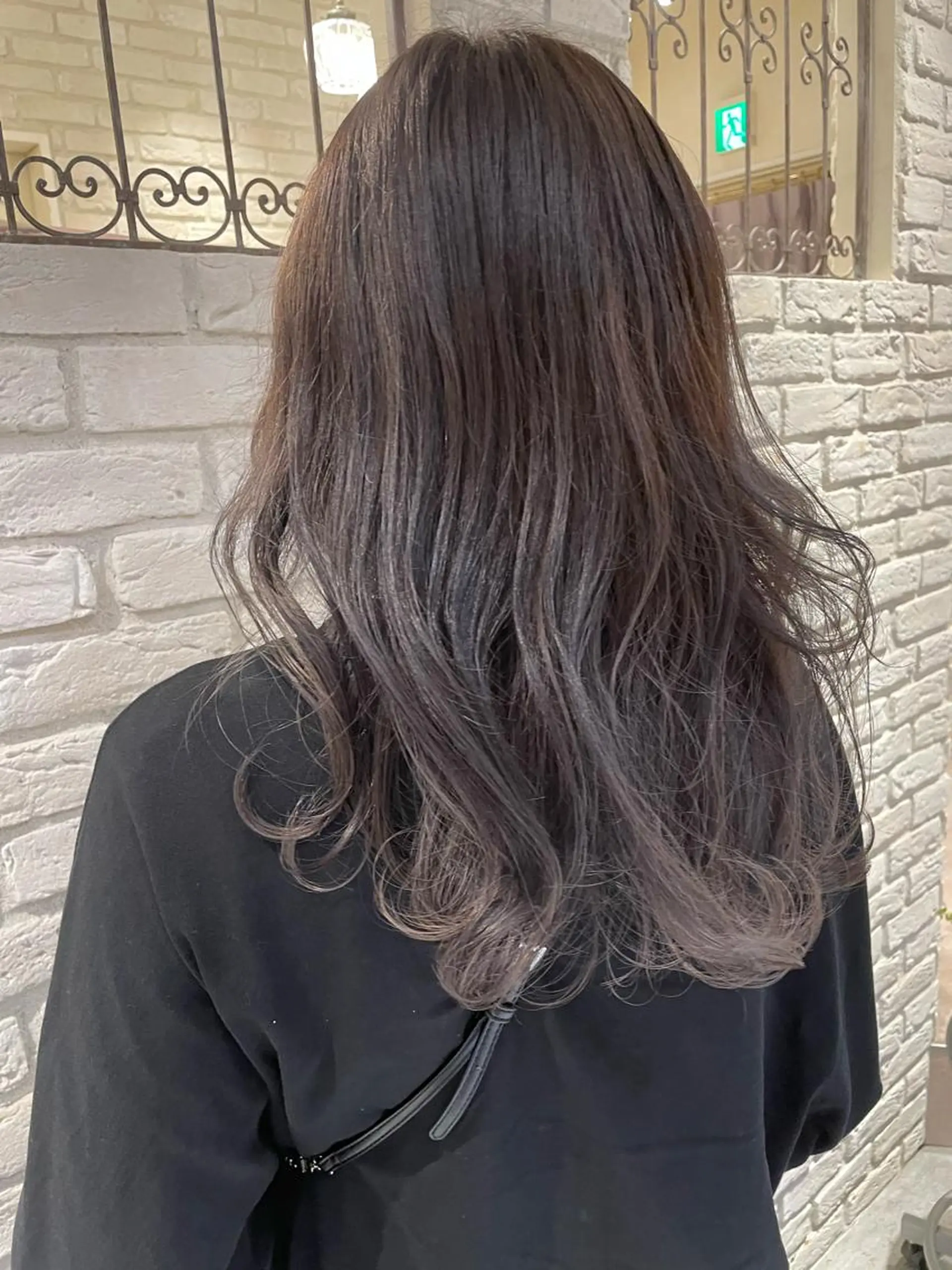 セミロング カラー ヘアアレンジ ブリーチ グラデーションカラー グレージュ 柳井 準平のヘアスタイル