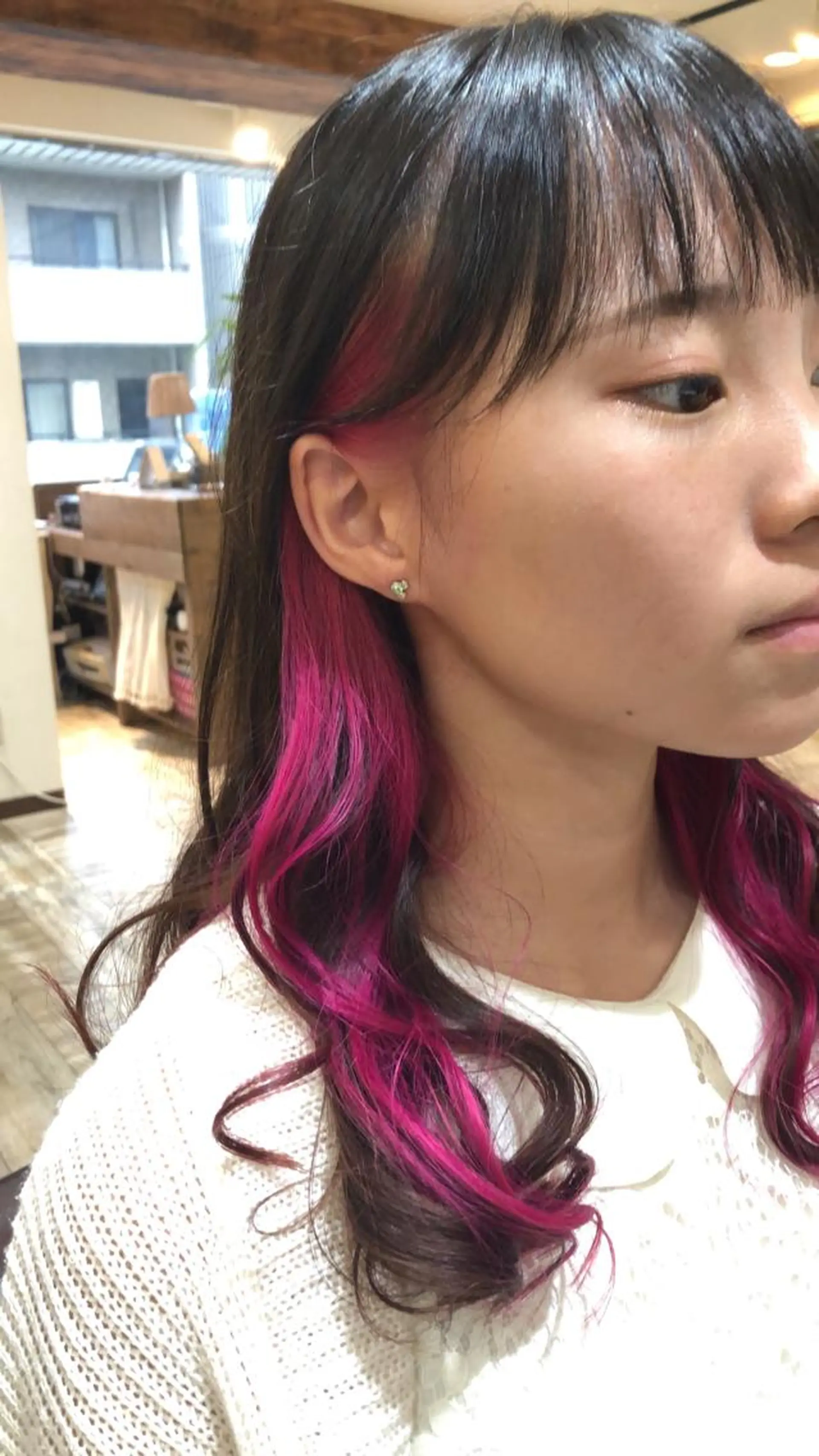 セミロング カラー ブリーチ インナーカラー ピンクカラー 学生 桜木町/西山竜一 /大人可愛い×美髪のヘアスタイル