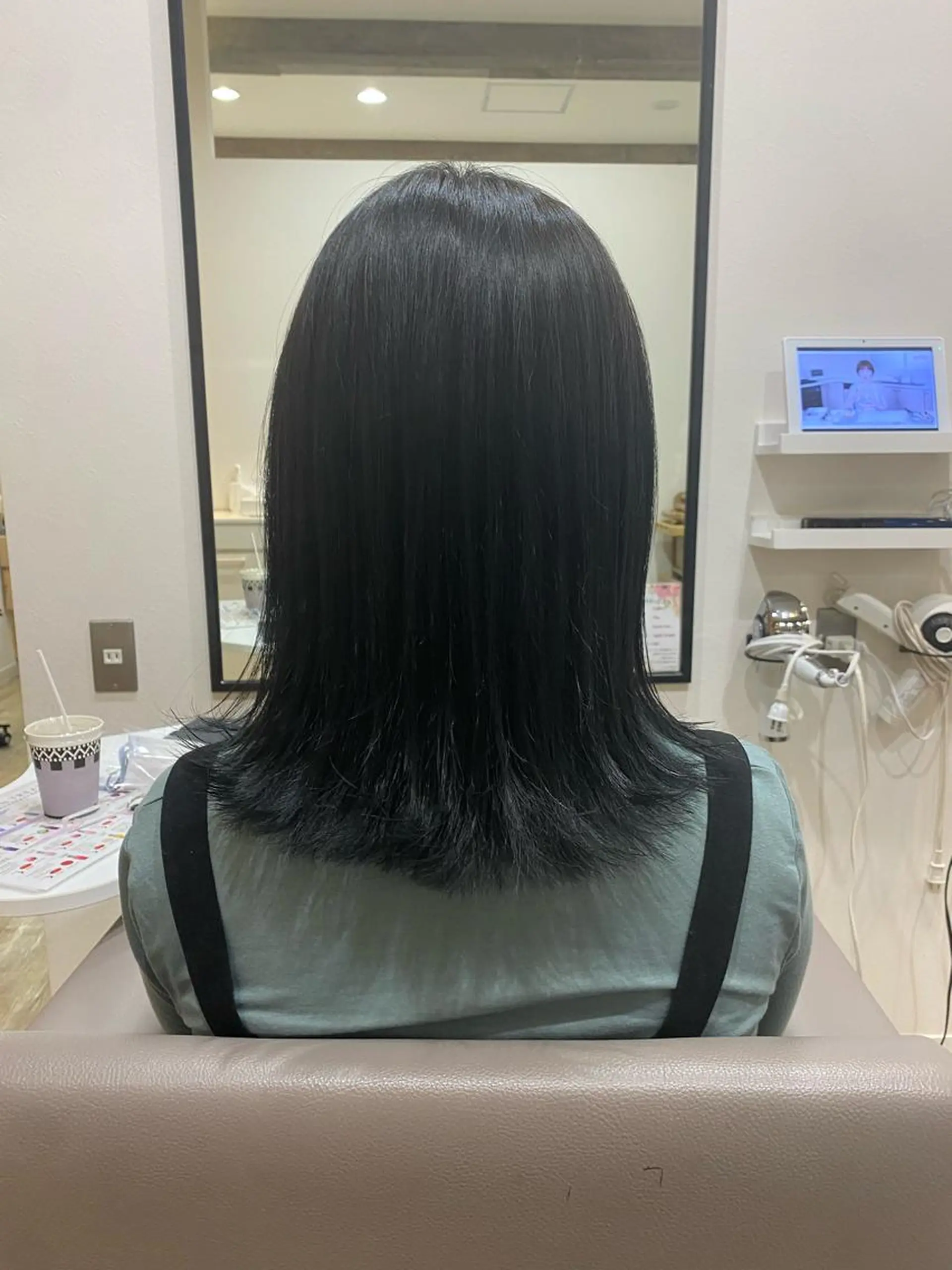 セミロング カラー Ashanti 磯崎のヘアスタイル