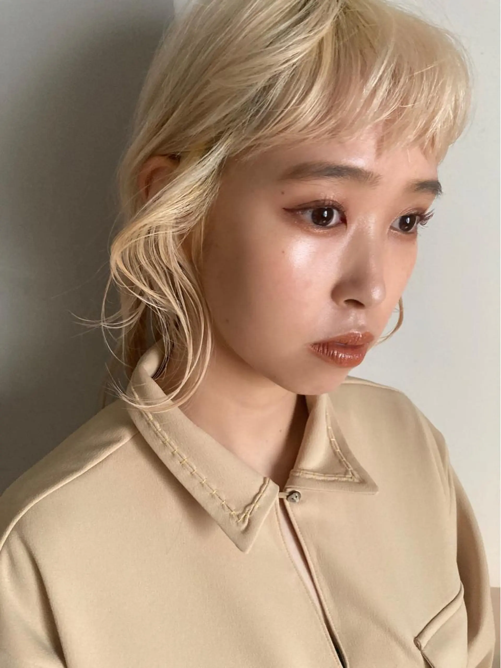 セミロング カラー ブロンド 宮城 星のヘアスタイル