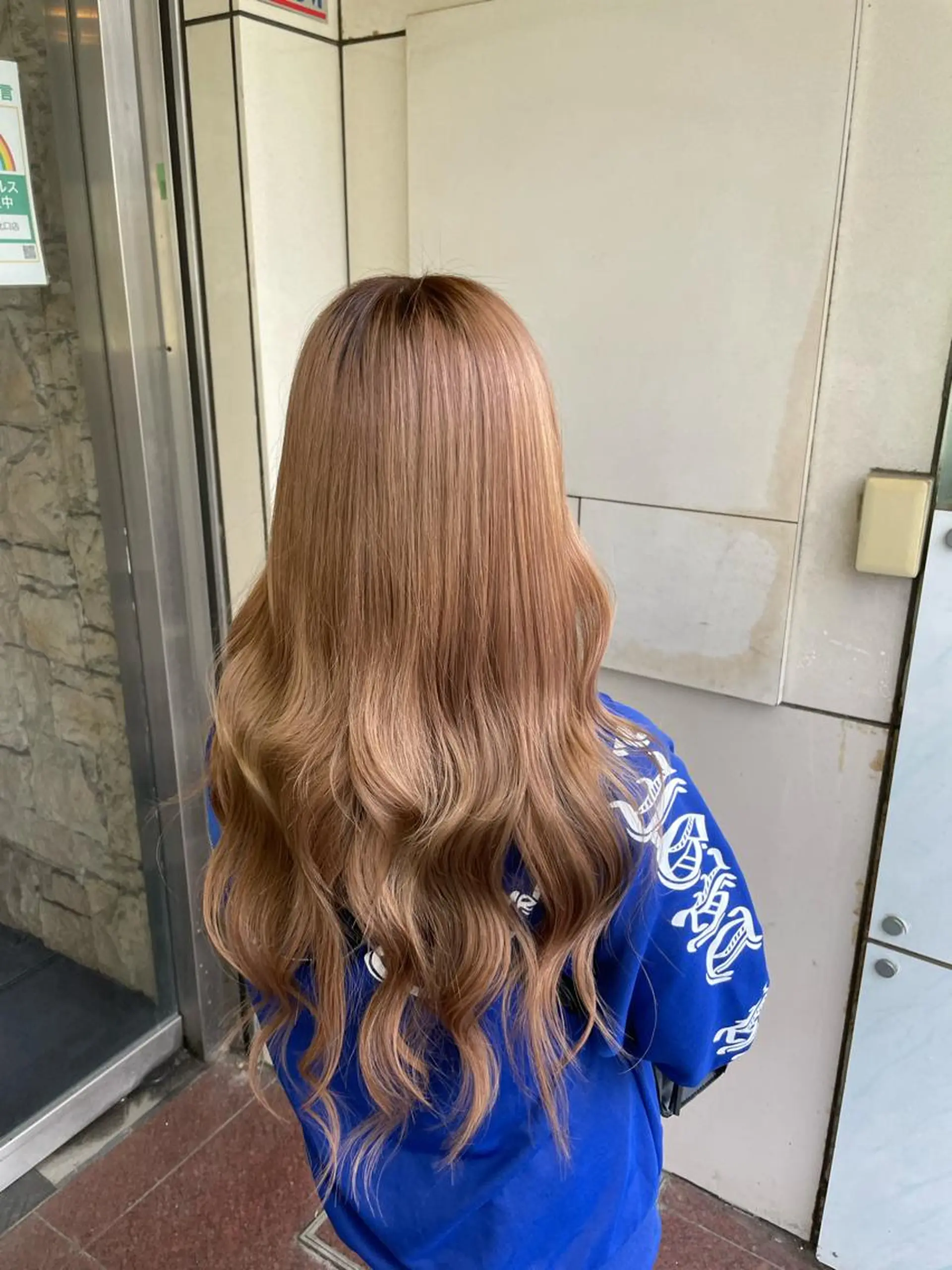 ロング カラー ヘアアレンジ ベージュカラー ブリーチ ミルクティーベージュ PSY【サイ】 /池袋/RYUSEIのヘアスタイル