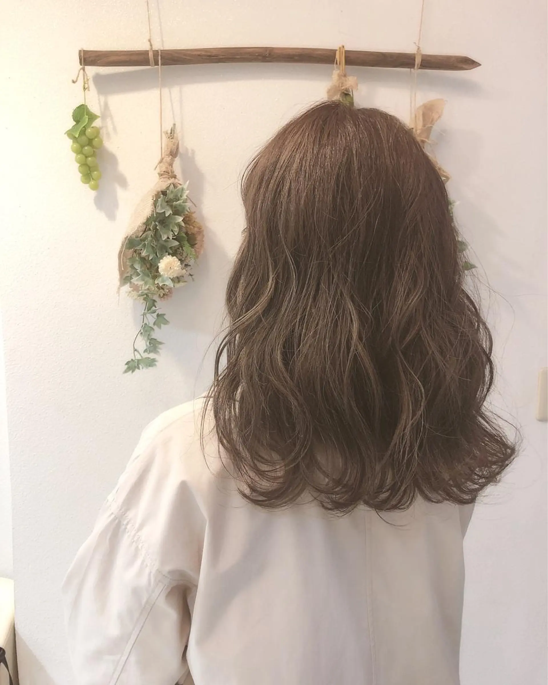 セミロング カラー パーマ 山口 明日花のヘアスタイル