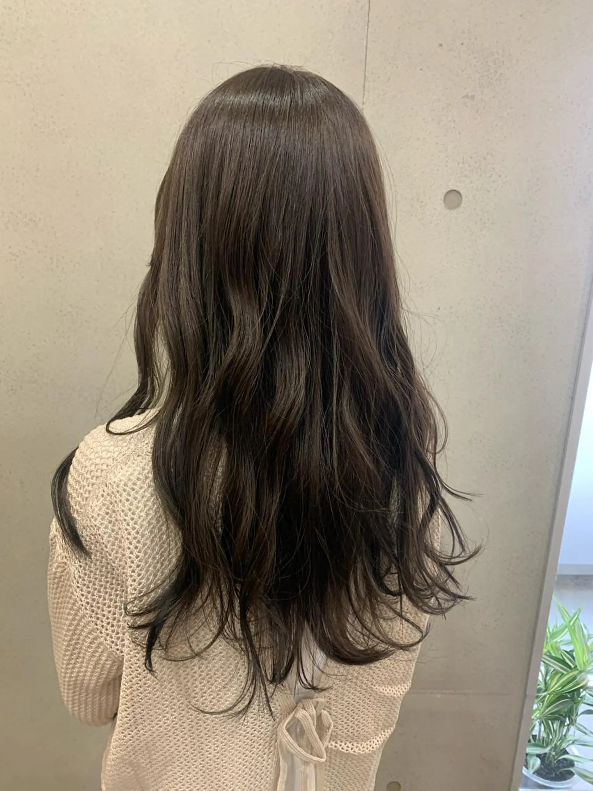 セミロング アッシュ おせ ちさとのヘアスタイル