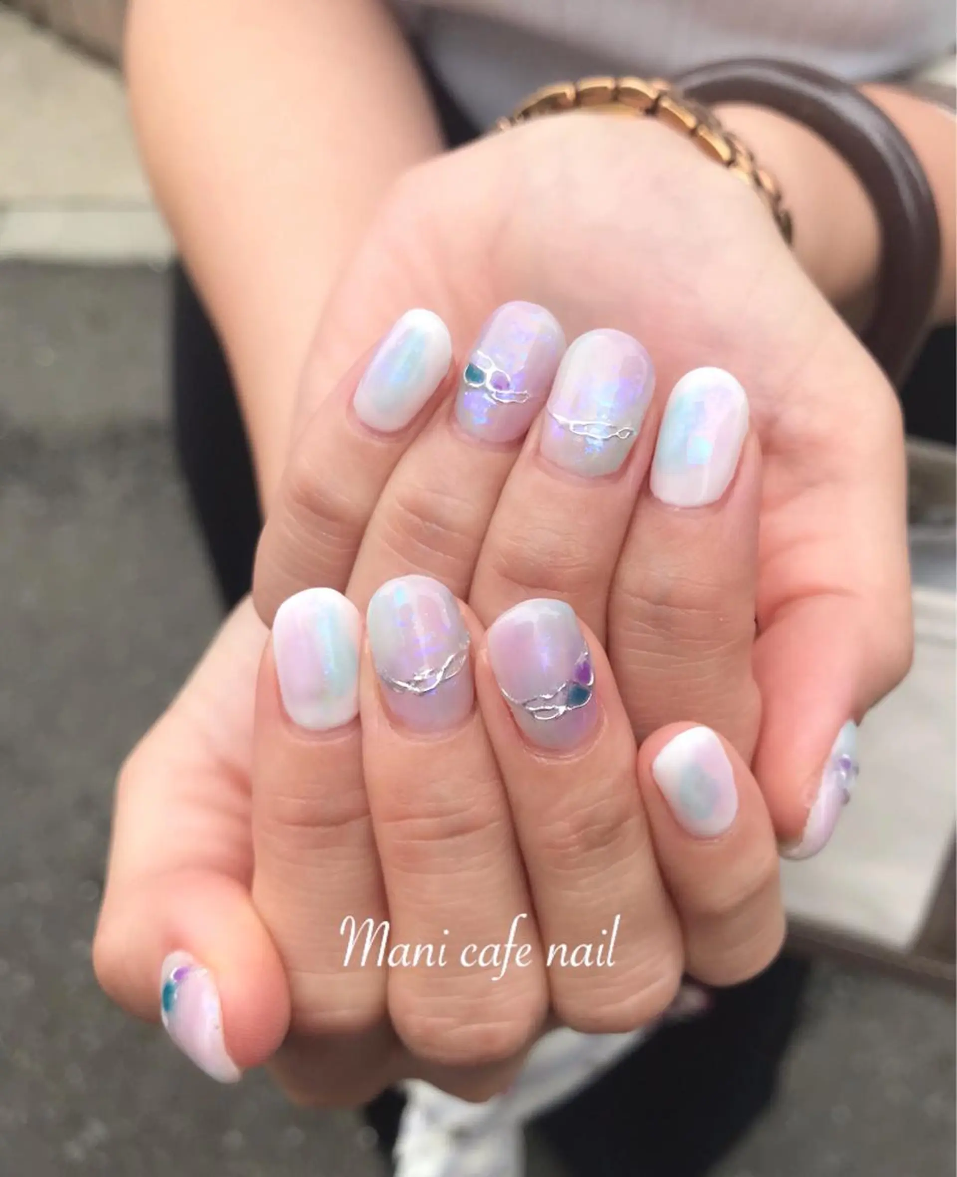 ネイル オーロラネイル ニュアンスネイル ハンドネイル Mani cafe nailのネイルデザイン