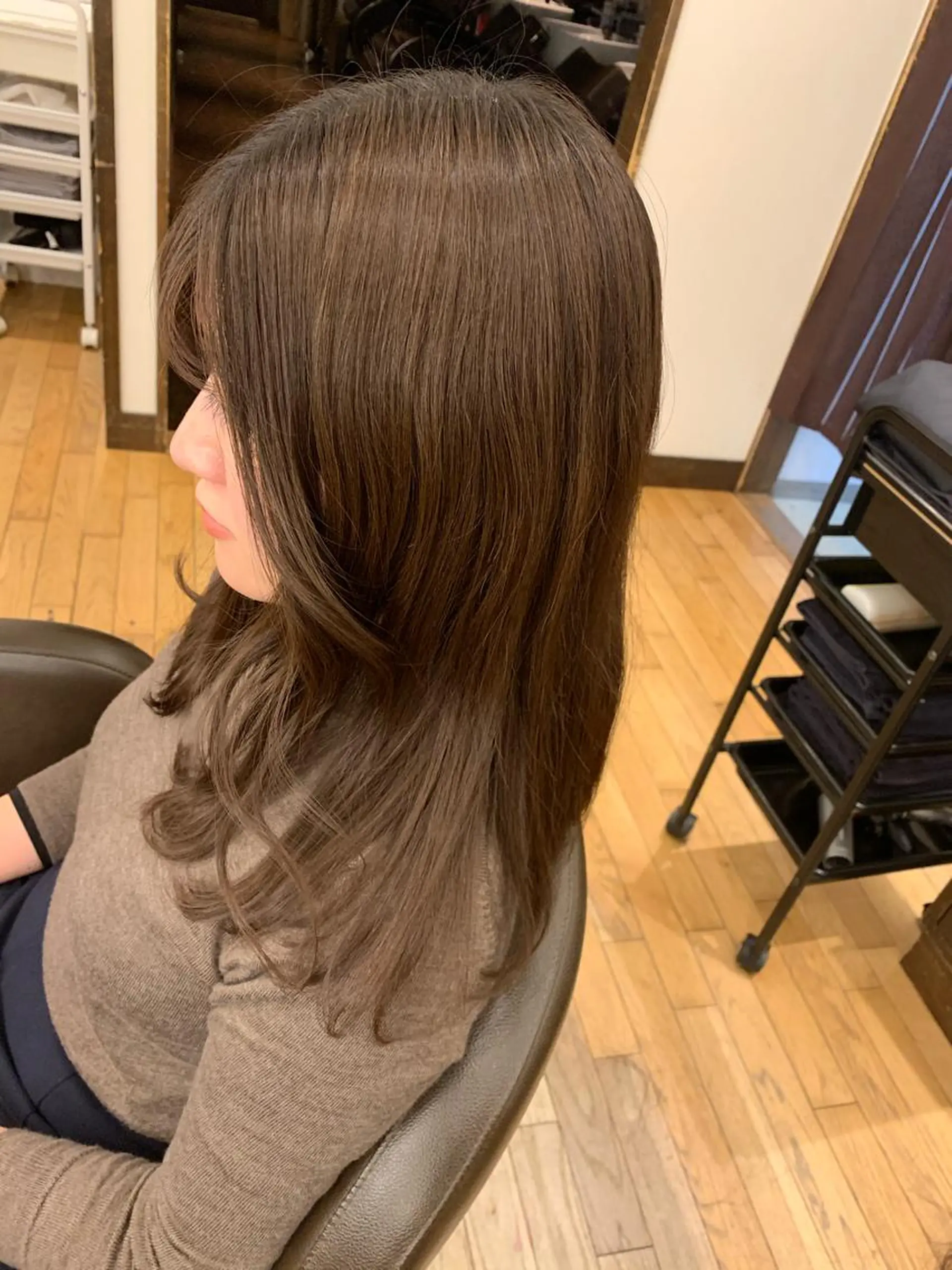 セミロング 齊藤 衣梨佳のヘアスタイル