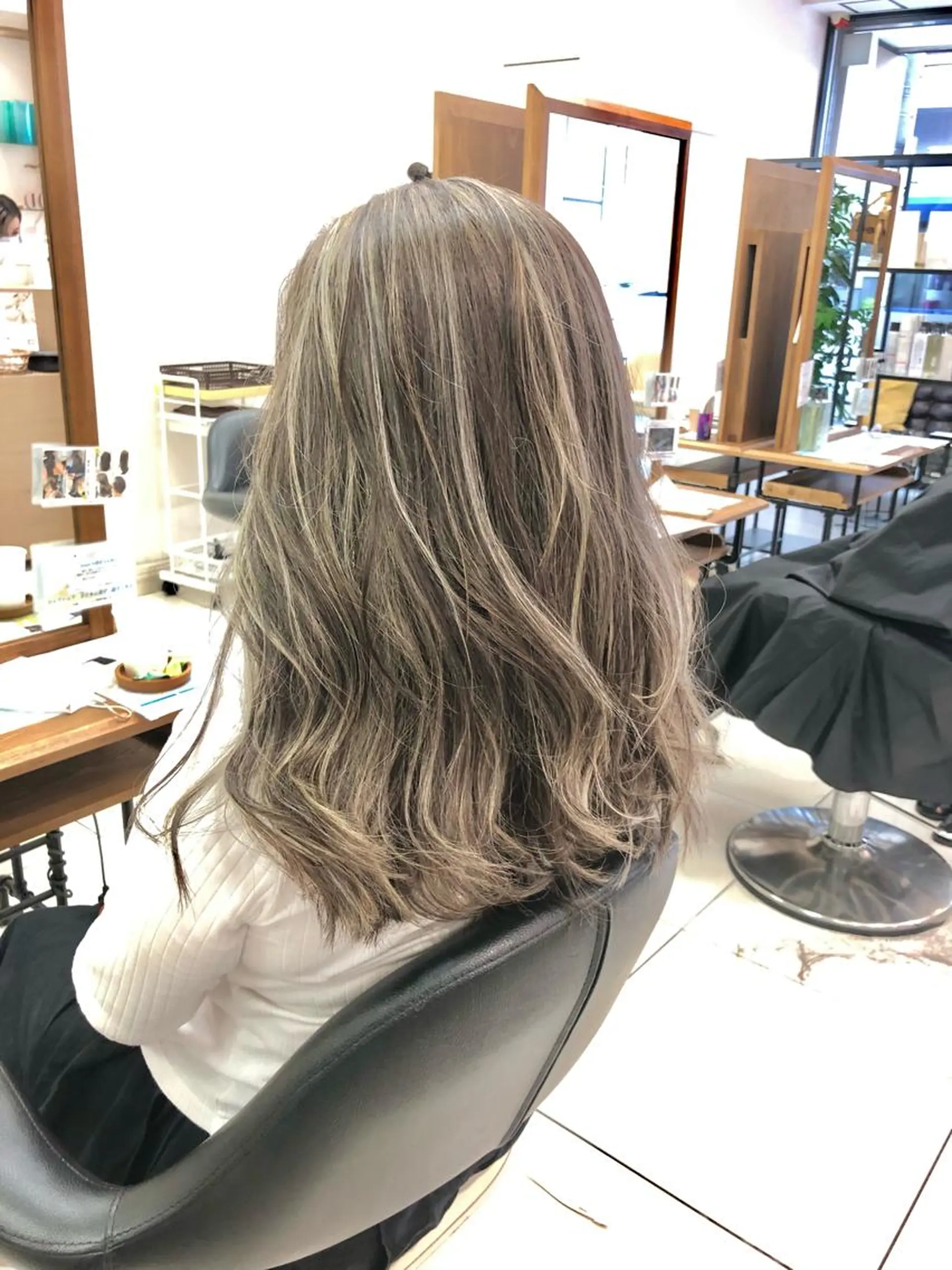 ロング カラー ヘアカラー トリートメント 渕向 克海のヘアスタイル