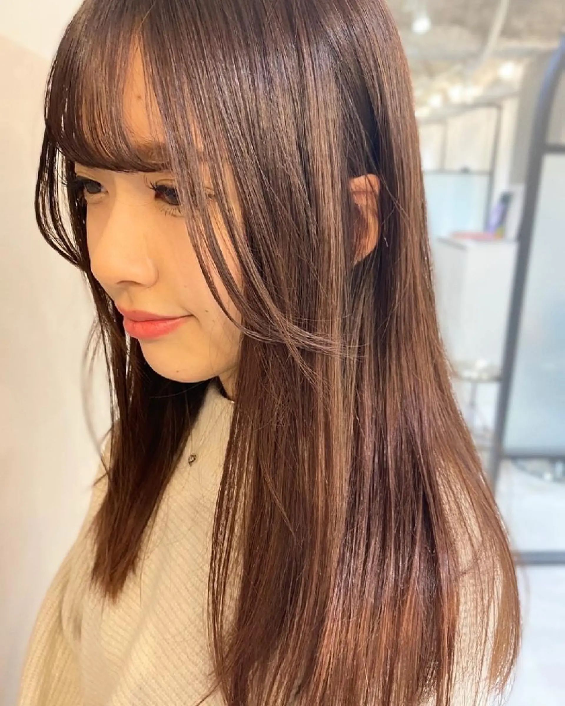 セミロング カラー レイヤー　べージュ 白石研太のヘアスタイル