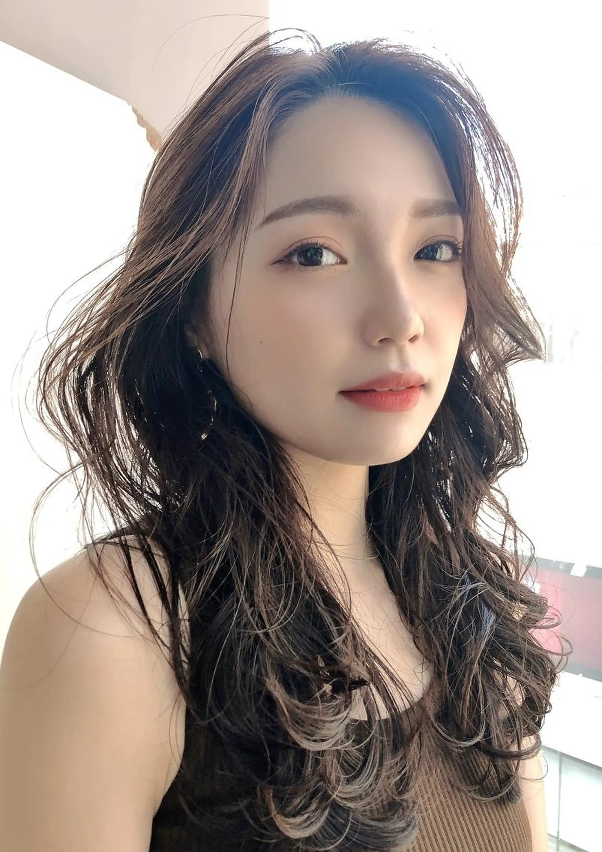 ロング カラー パーマ カット ヘアカラー トリートメント 公式 Ease by amble luxeのヘアスタイル