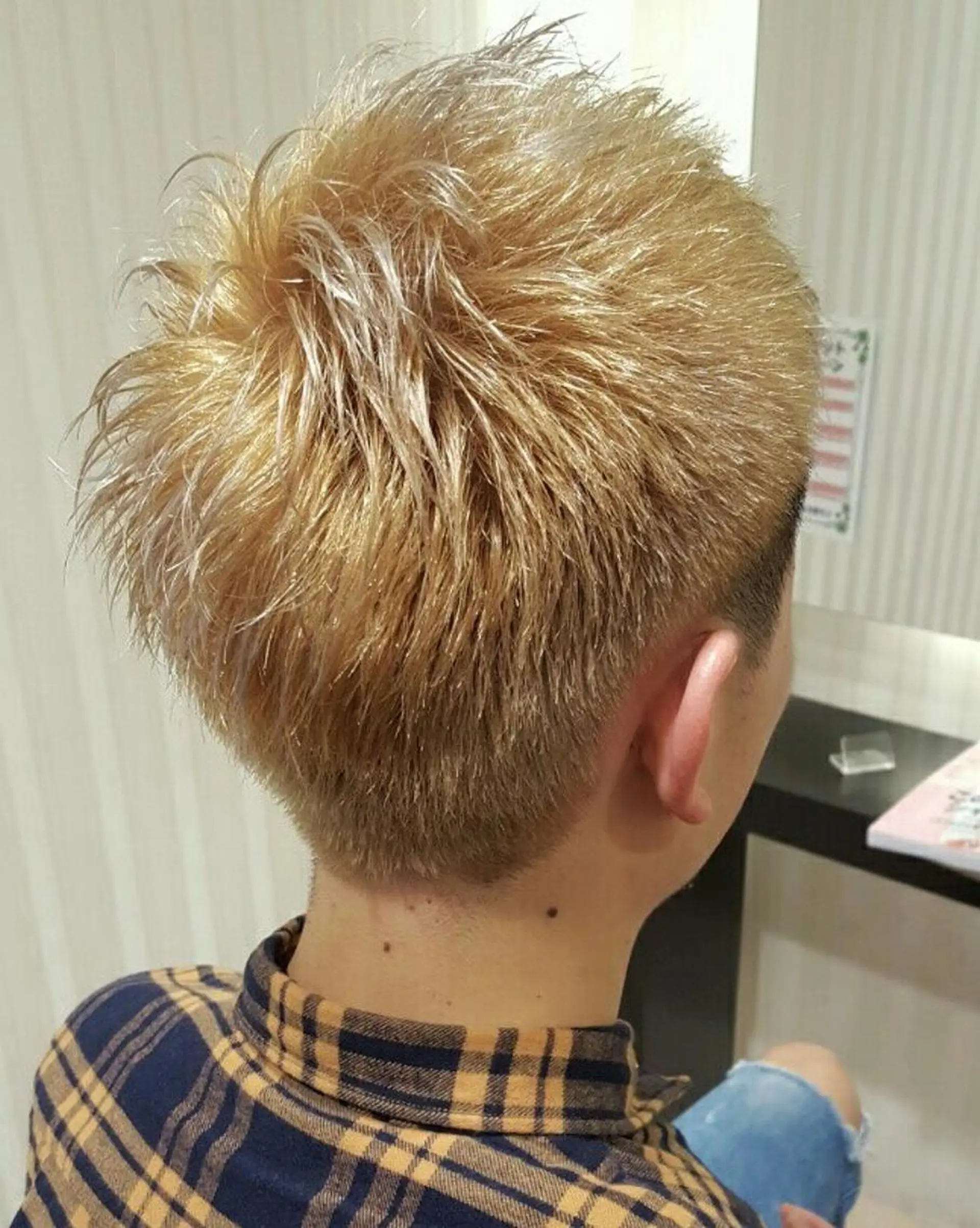 ショート カラー メンズ アップバング ショートヘア ヘアカラー トリートメント 秋山 幸太のヘアスタイル