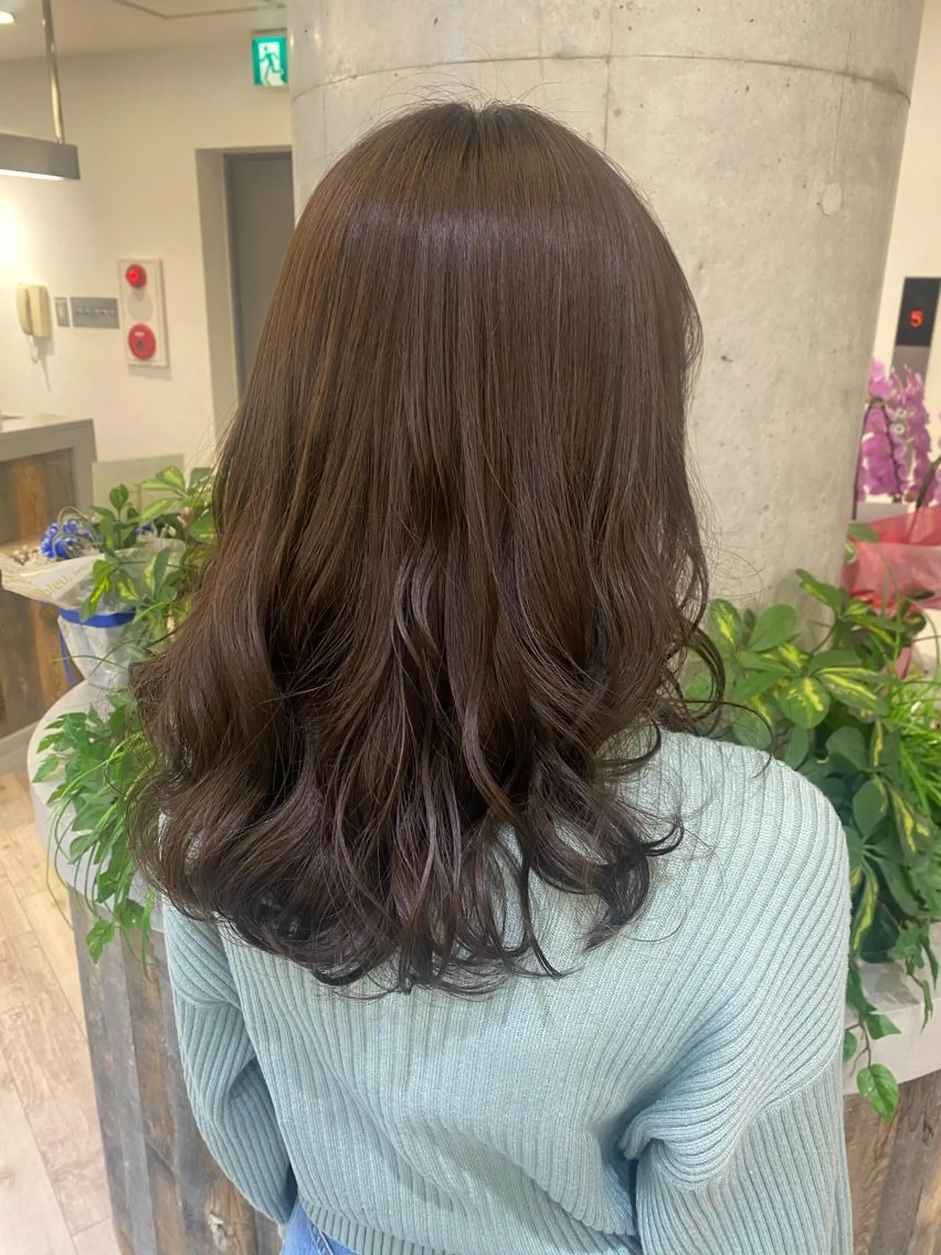 セミロング カラー アッシュ アッシュブラウン ブラウンカラー オレンジ 卒業式のヘアスタイル ハイトーン特化サロン 🍑momo🍑のヘアスタイル