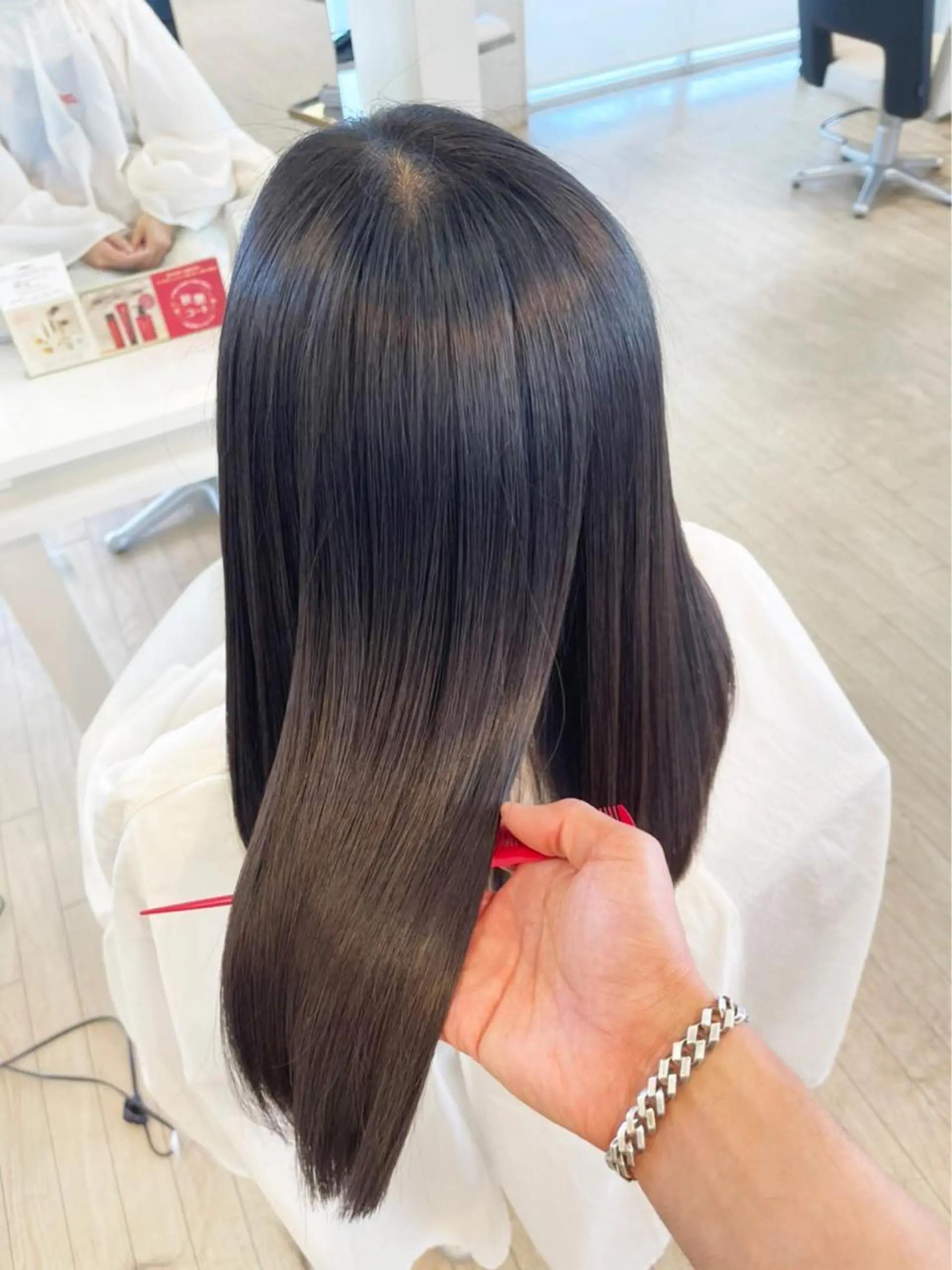 ロング コシイ セイマのヘアスタイル