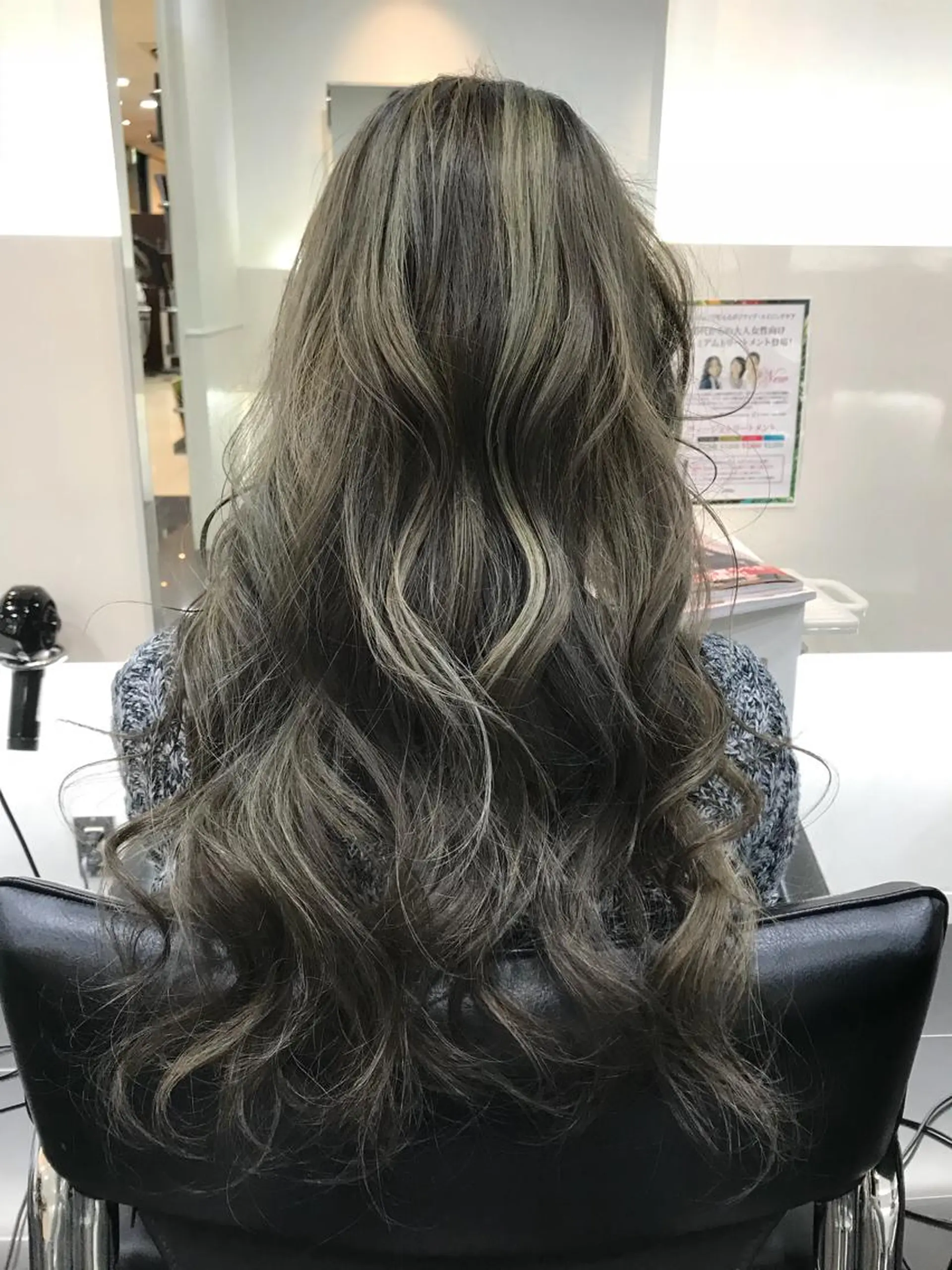 ロング カラー 関口 友行のヘアスタイル