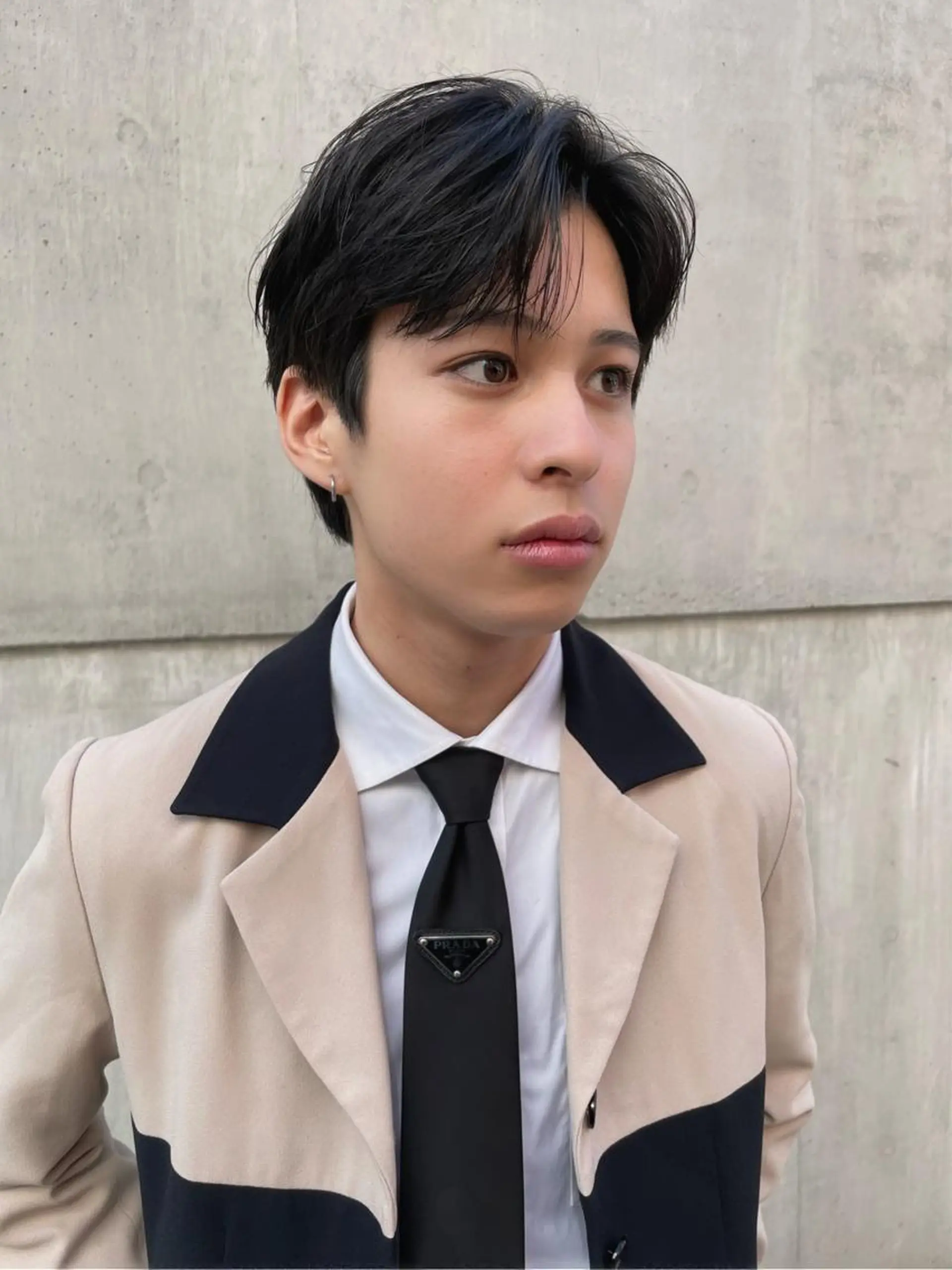 ショート パーマ メンズ メンズバレイヤージュ メンズブリーチ センターパート フェードカット メンズハイライト カット パーマ トリートメント スパイラルパーマ 🌐hina⭐️のヘアスタイル