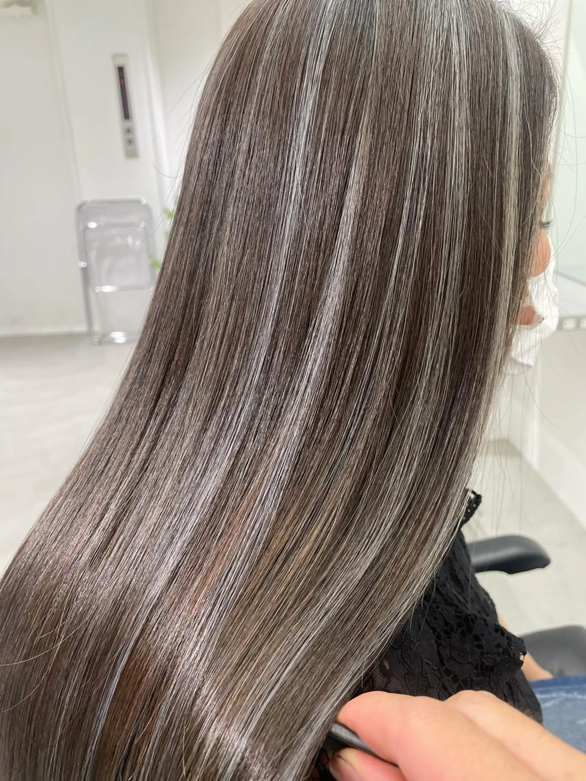 ロング カラー アディクシーカラー バレイヤージュ ベージュカラー ブリーチ ケアブリーチ ヘアカラー トリートメント ito. ブリーチ/髪質改善のヘアスタイル