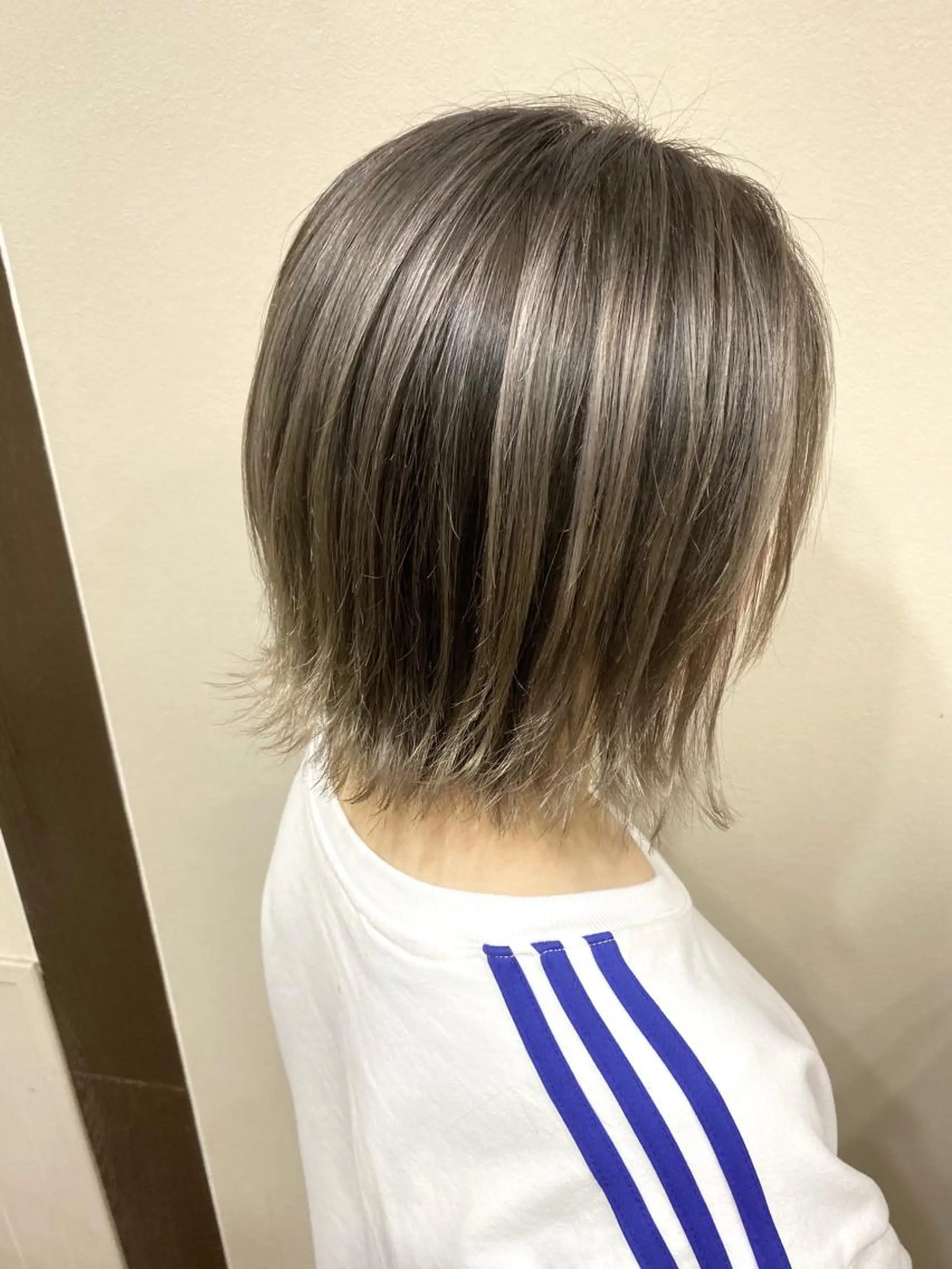 ショート カラー バレイヤージュ ブリーチ レイヤーカット 東條 克義のヘアスタイル