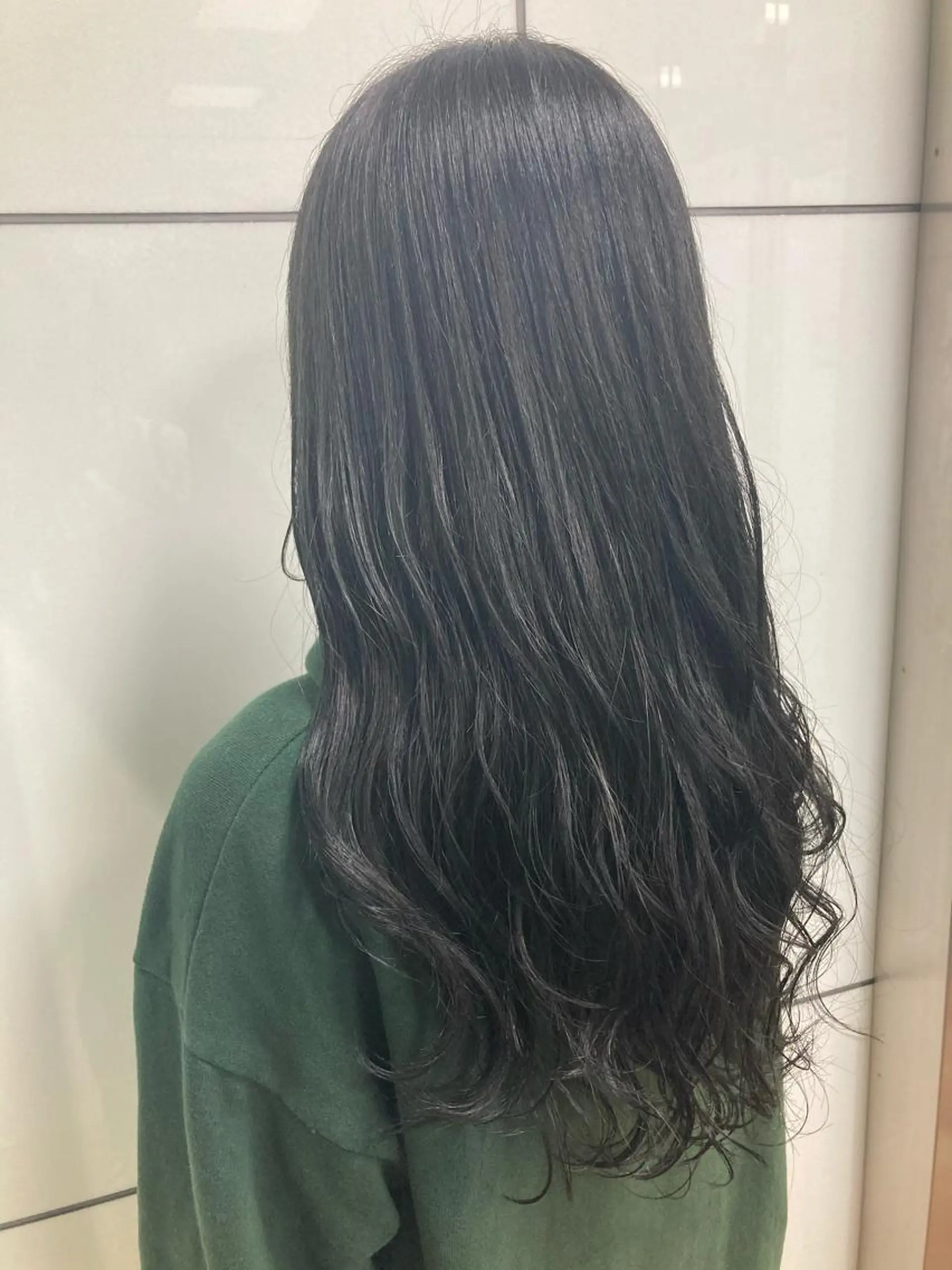 セミロング カラー アッシュ ブリーチ 透明感カラー ダークグレー ダブルカラー カット パーマ 髪質改善/痛ませ ないカラー/西村航大のヘアスタイル