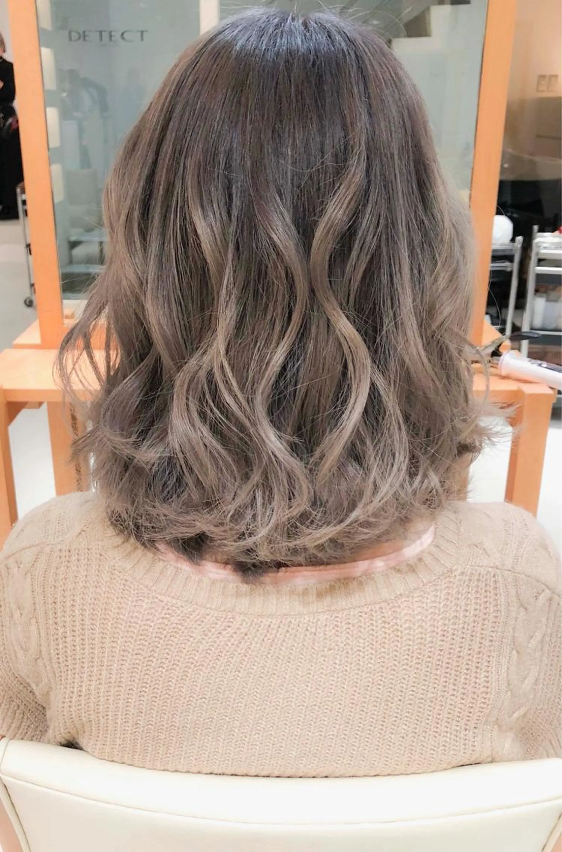 ミディアム カラー グラデーションカラー グレージュ ミルクティーグレージュ Days 透明感カラーのヘアスタイル