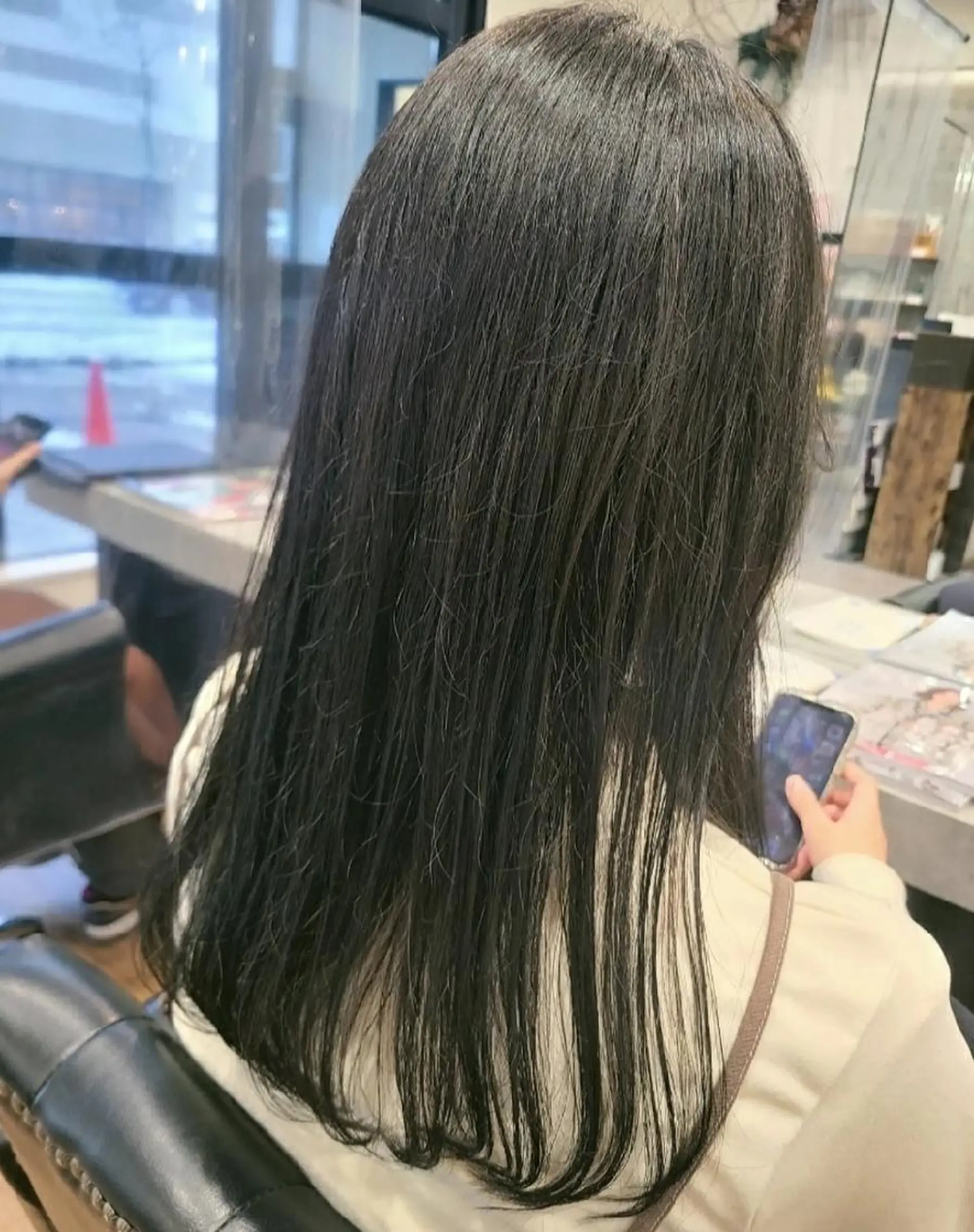 ロング カラー オリーブカラー ヘアカラー トリートメント 関口 友菜のヘアスタイル