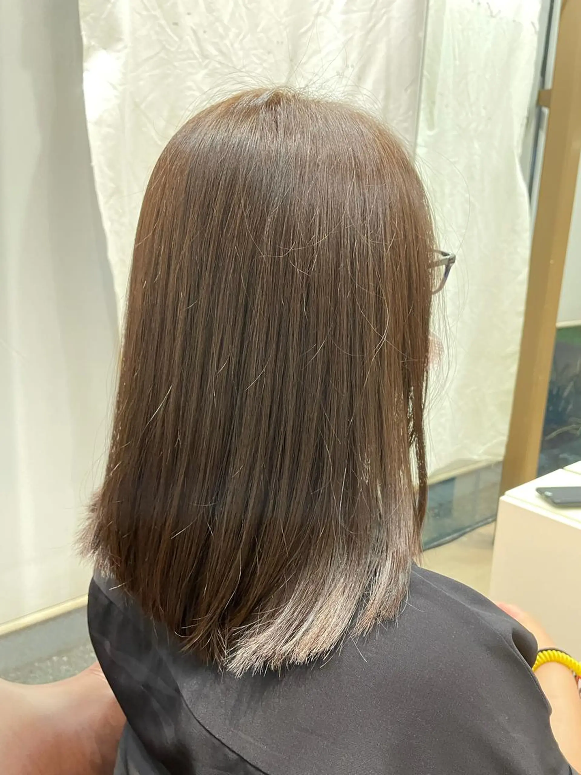 ミディアム カラー 小松田 琴美のヘアスタイル