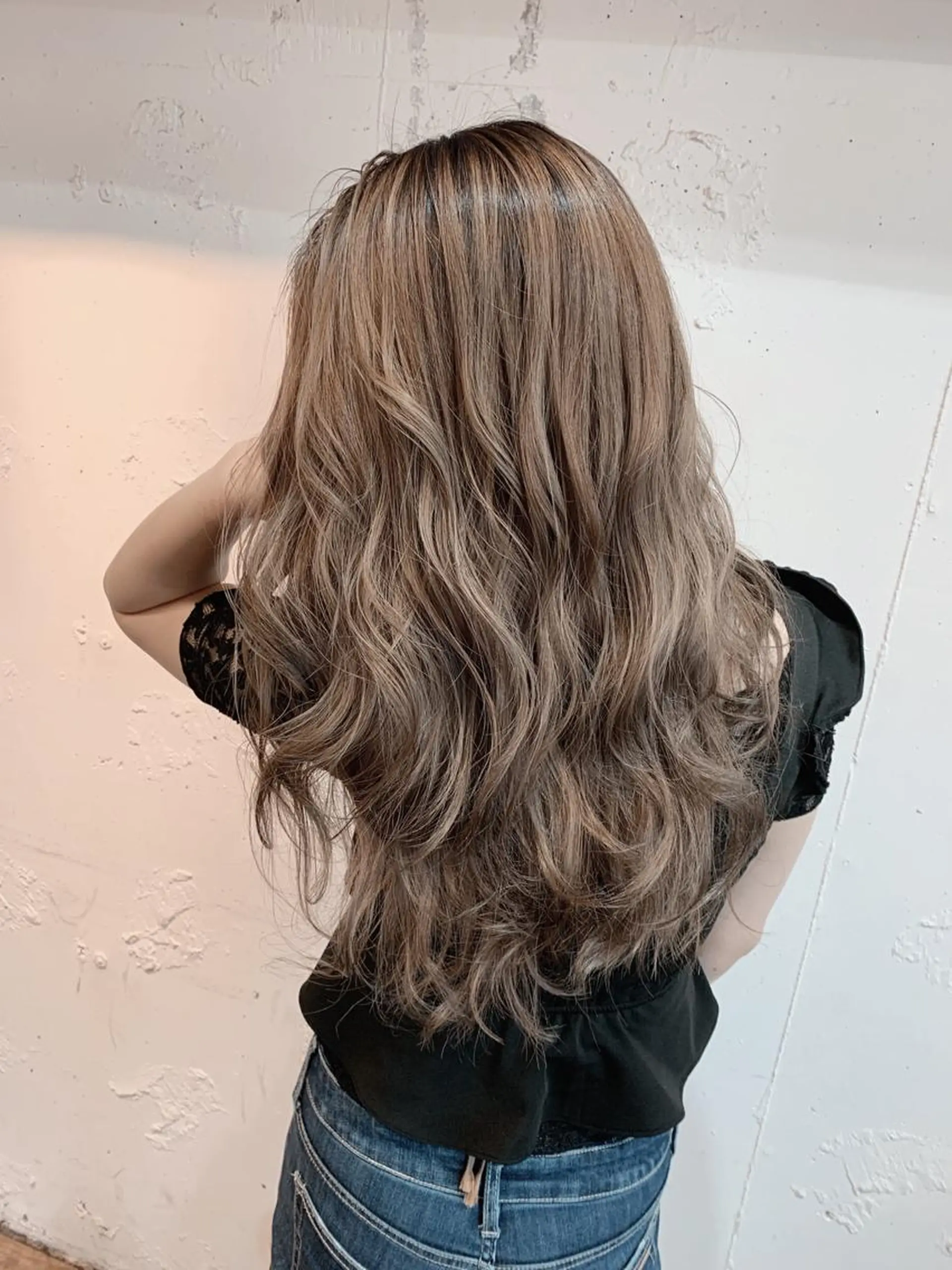 カラー バレイヤージュ ベージュカラー ハイライトカラー ミルクティーベージュ Beyond（kitaro）所属・石井辰功也 フリーランス美容師のヘアスタイル