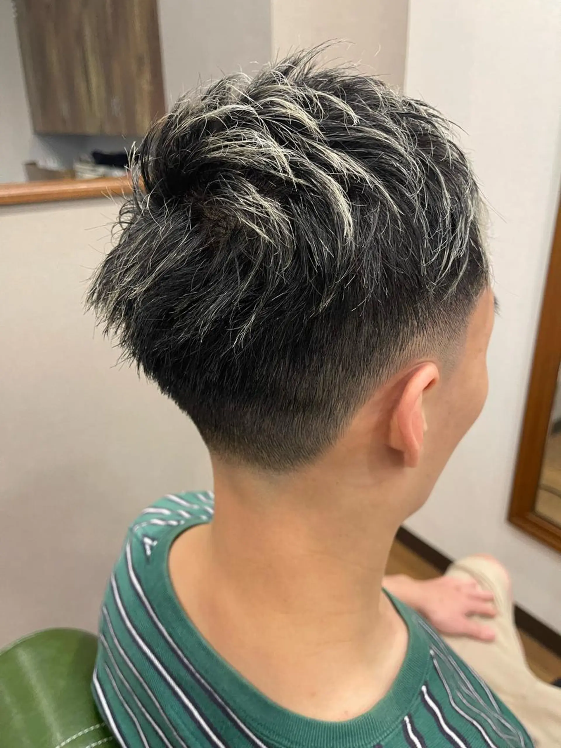 カラー メンズ メンズブリーチ 刈り上げ ブリーチ 髪質改善/カラー 🖤🤍川島のヘアスタイル