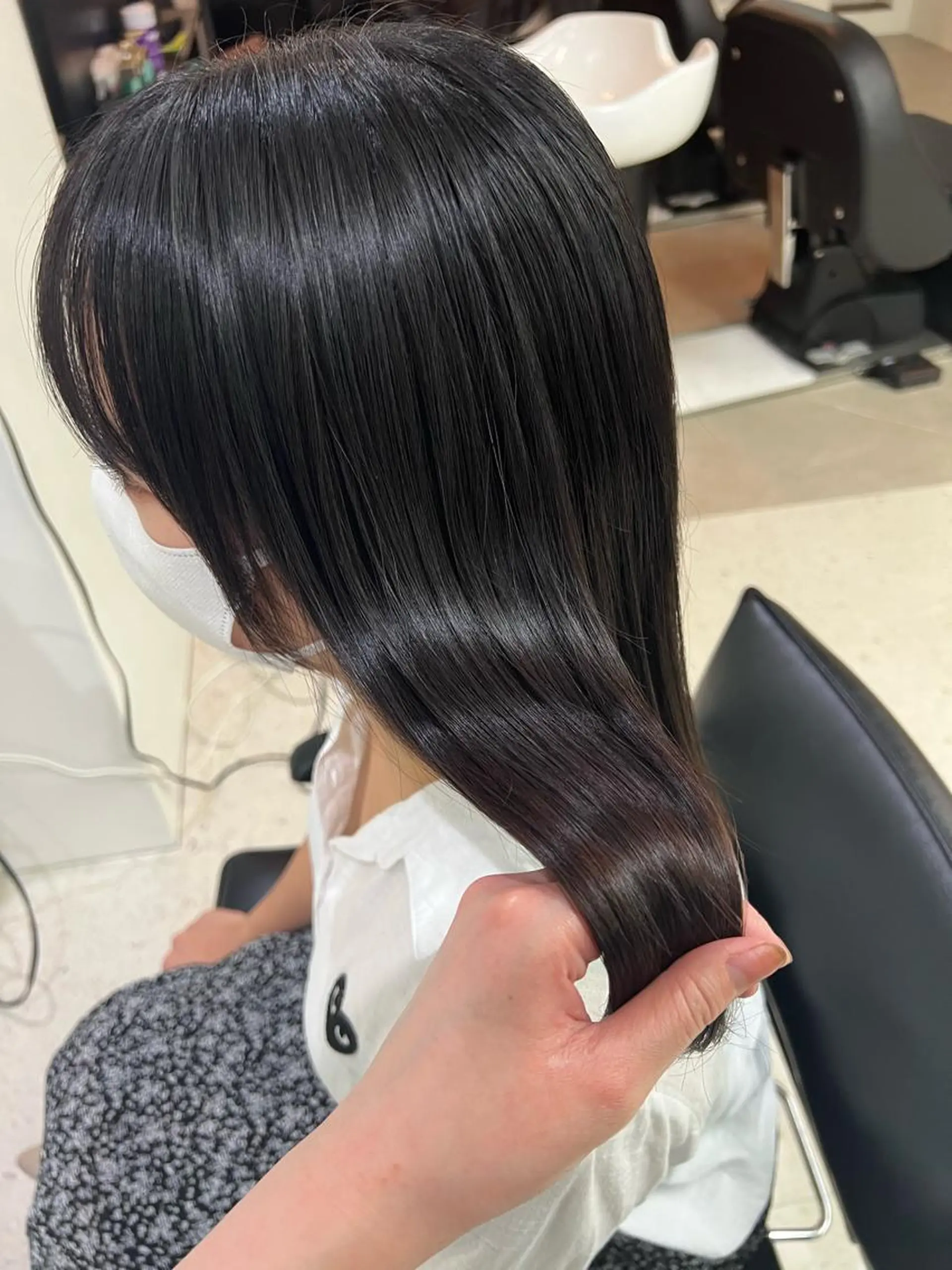 セミロング 縮毛矯正 🌈新田 みどり🌈のヘアスタイル