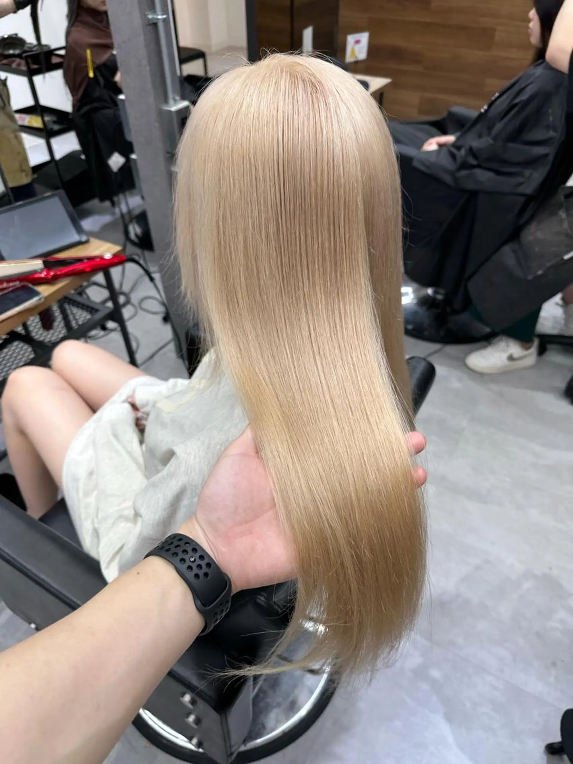 セミロング カラー ベージュカラー ブロンド ダブルカラー ハイトーンカラー KEISUKE🐶 カラー✨エクステのヘアスタイル