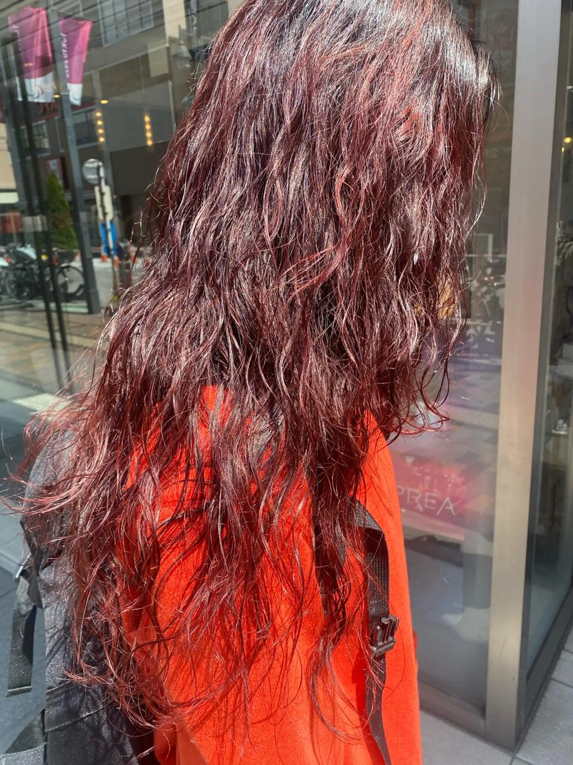 ロング カラー パーマ ヘアアレンジ メンズ キッズ ネイル mana 暖色カラーカットのヘアスタイル