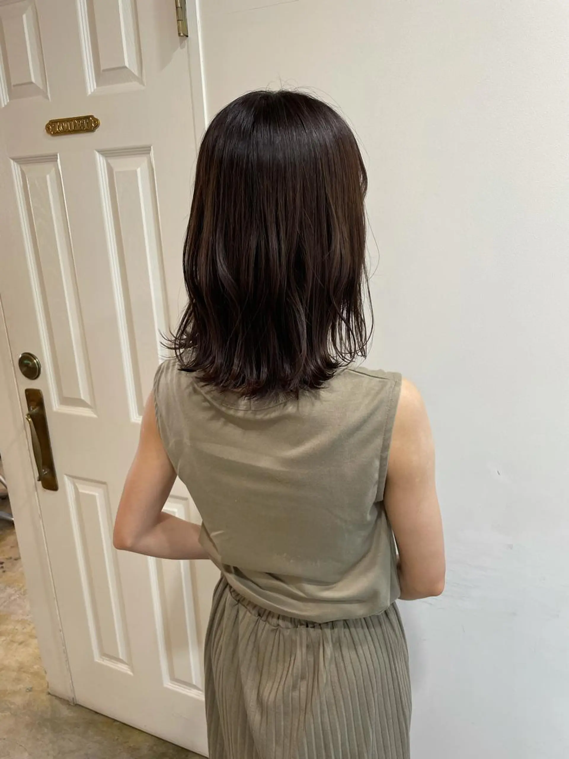 ミディアム カラー カット ヘアカラー トリートメント MIOベージュカラー 柔らかいカラーのヘアスタイル