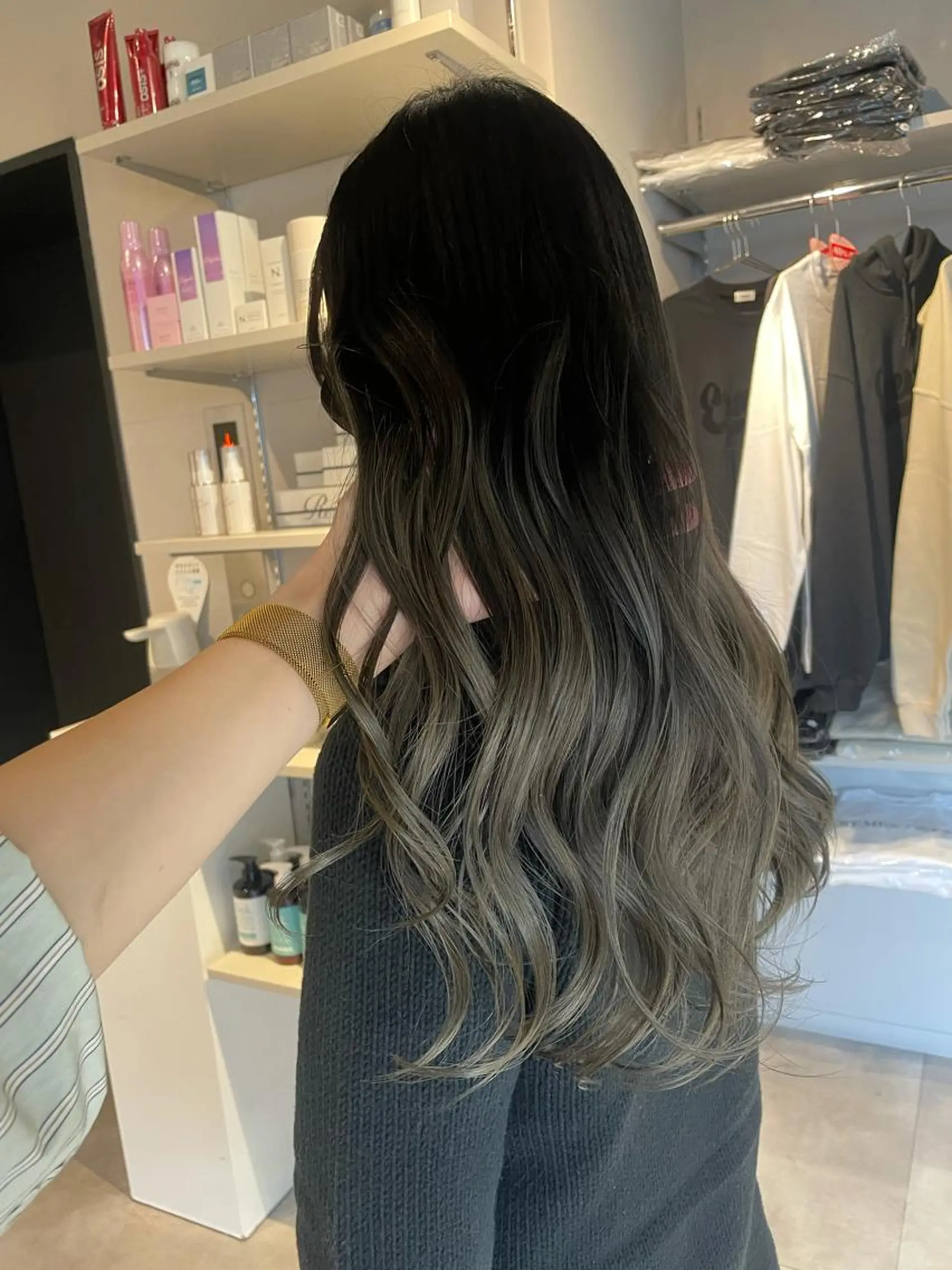 セミロング カラー バレイヤージュ レイヤーカット ブリーチ👩‍🦳/ ‪✂︎MANAMIのヘアスタイル