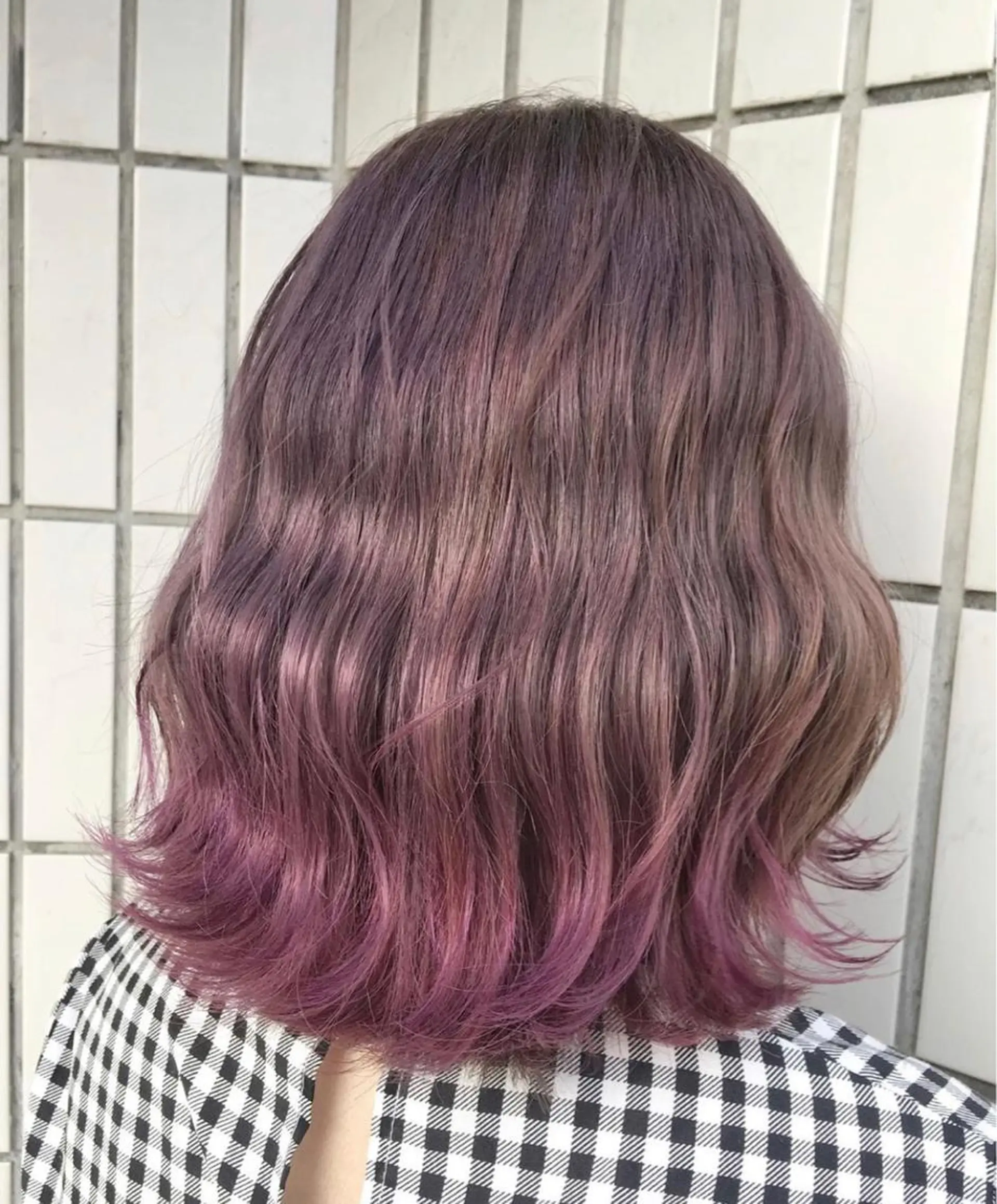 ミディアム カラー アダチ コウスケのヘアスタイル