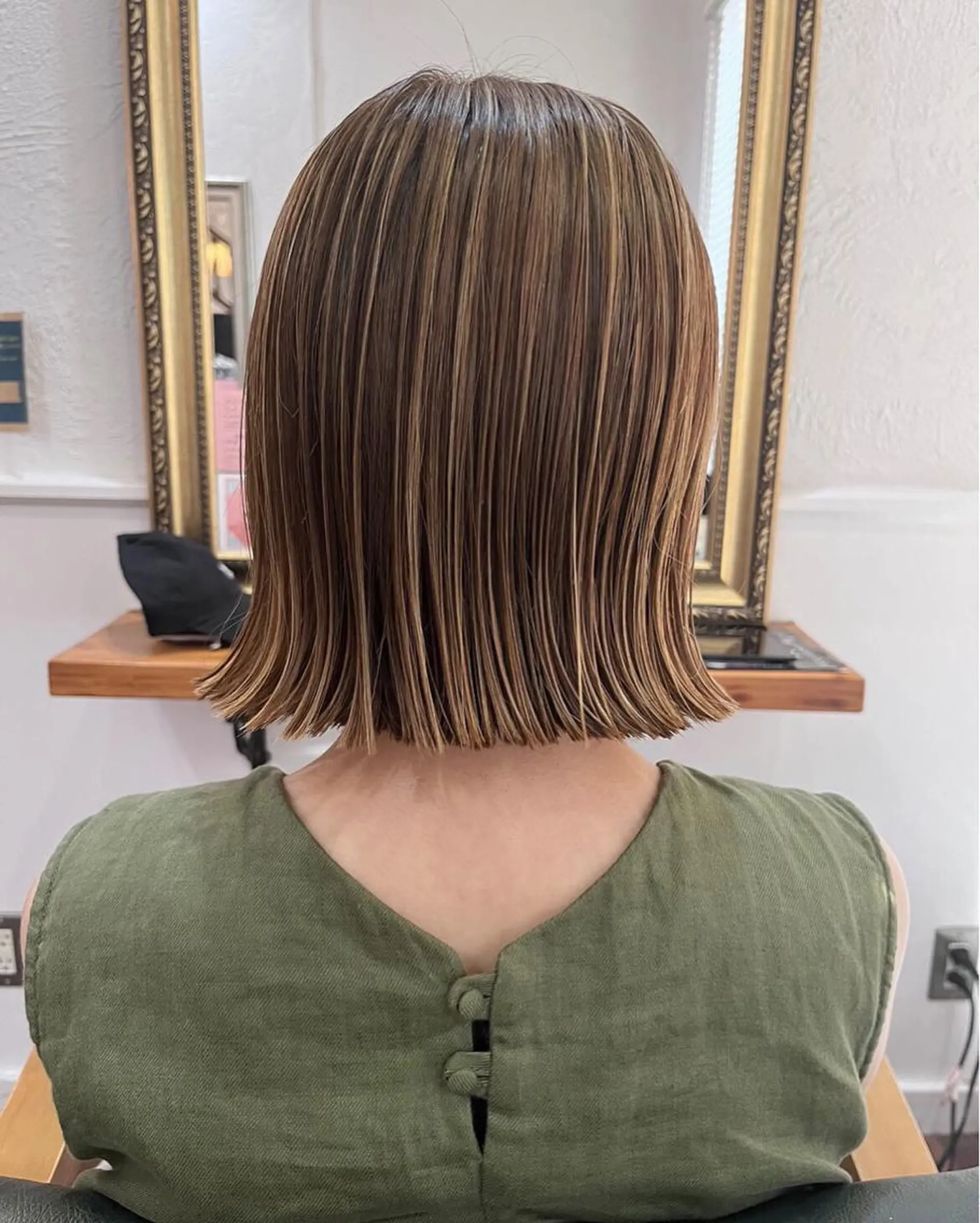 ショート カラー ベージュカラー ハイライトカラー ハイライト カット ヘアカラー 江原 彩華のヘアスタイル