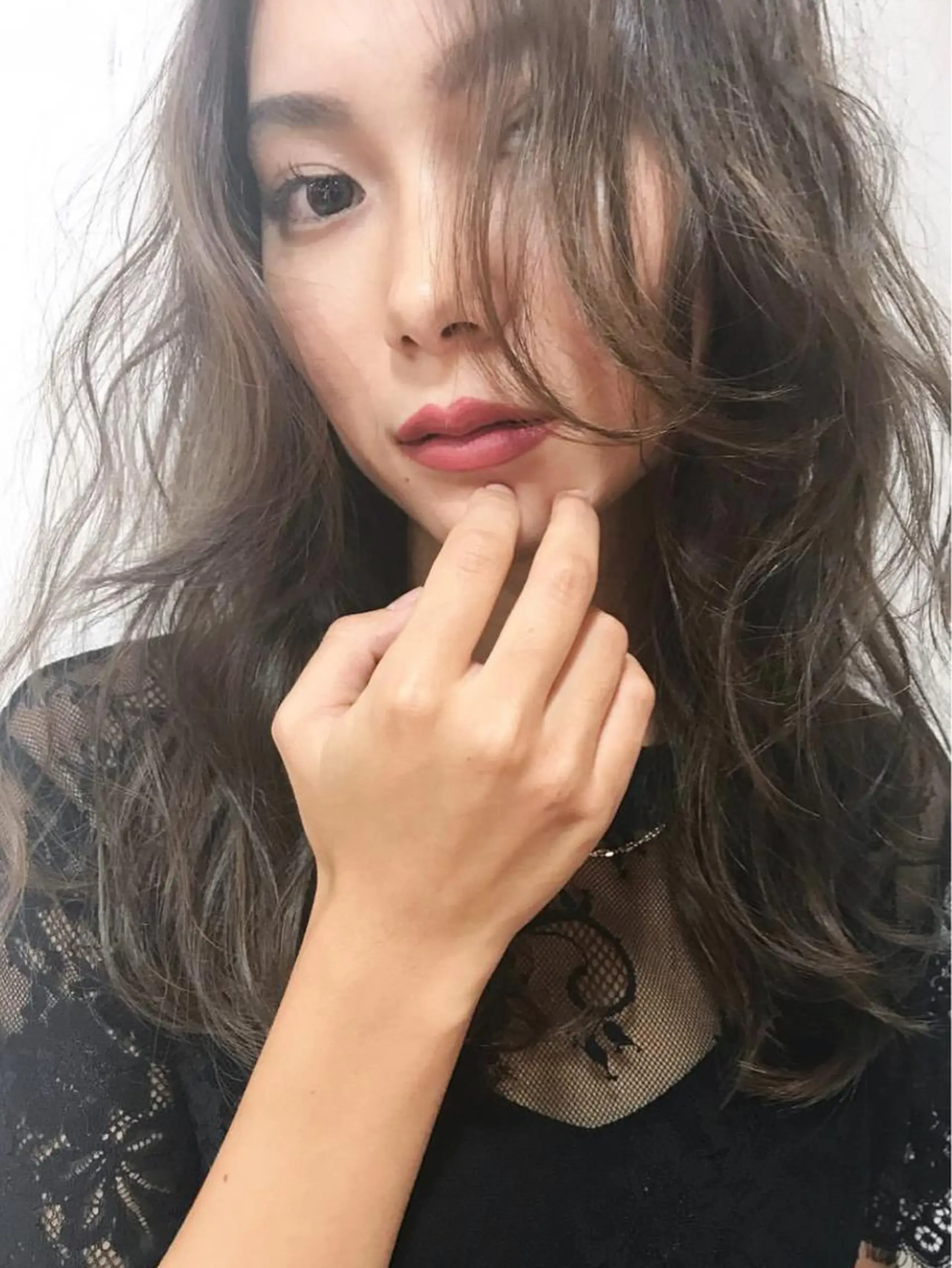 ロング カラー ヘアアレンジ ブリーチ グレージュ ブリーチなしカラー 古賀 侑磨のヘアスタイル